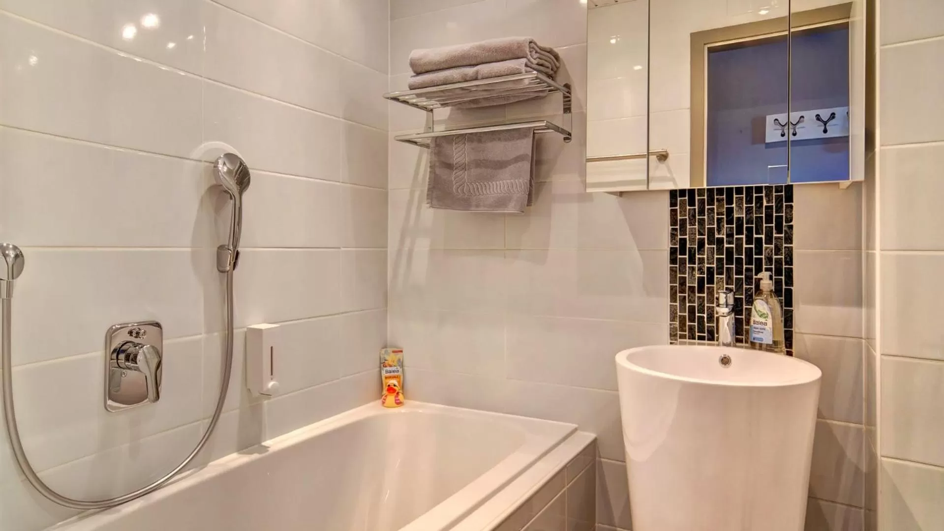 Bath in Suit' & Frühstück Zum Latschen - Adults Only