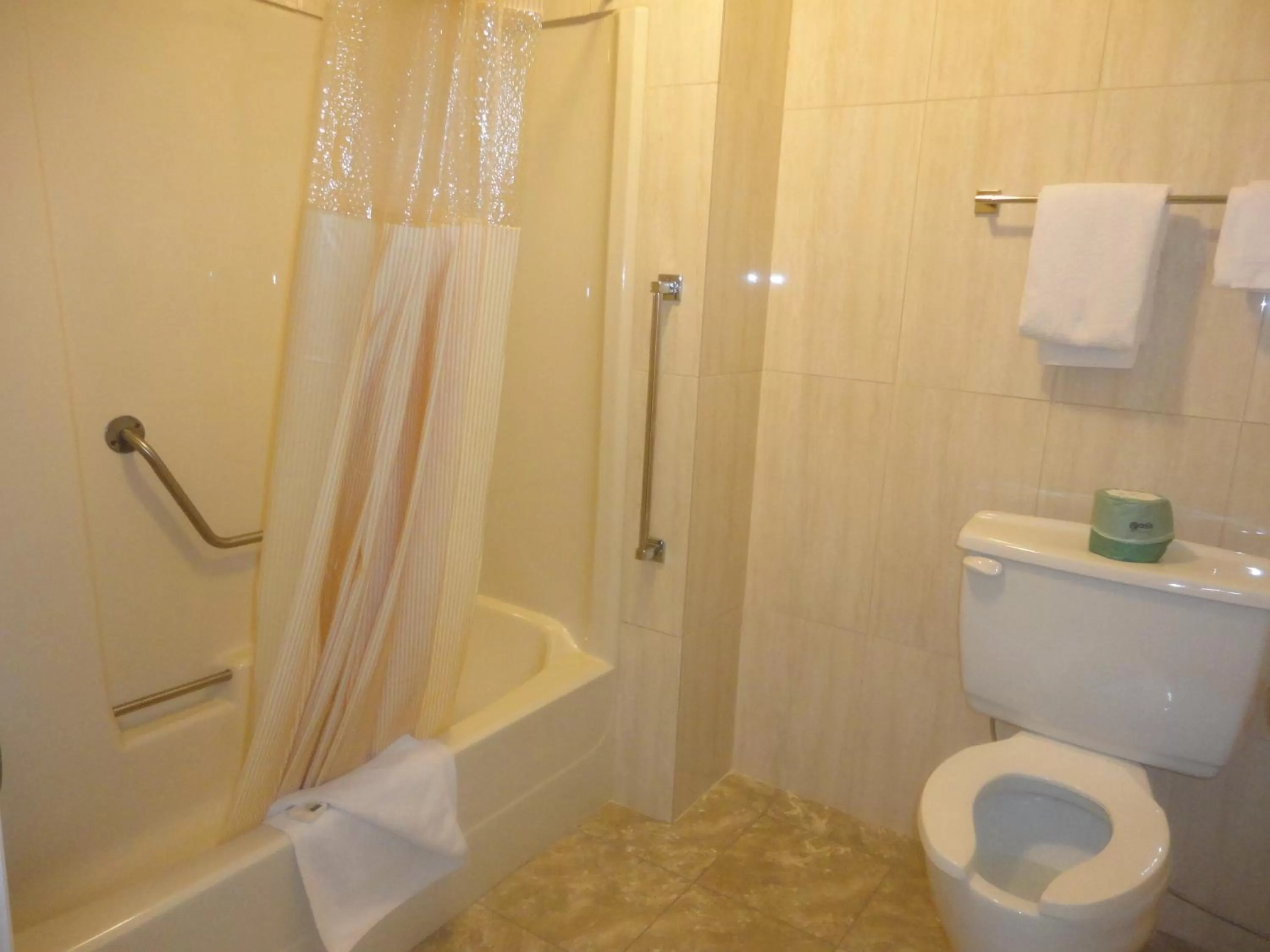 Bathroom in Days Inn by Wyndham Vernon