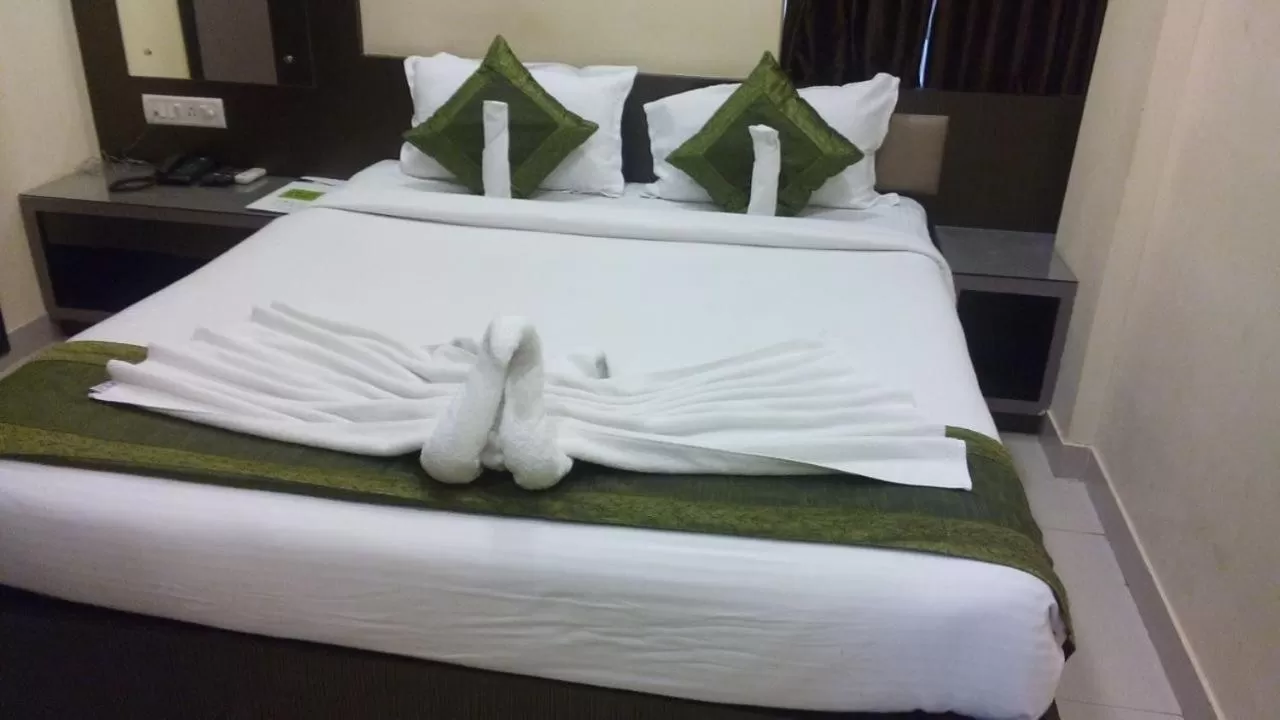 Bed in Diamond Plaza