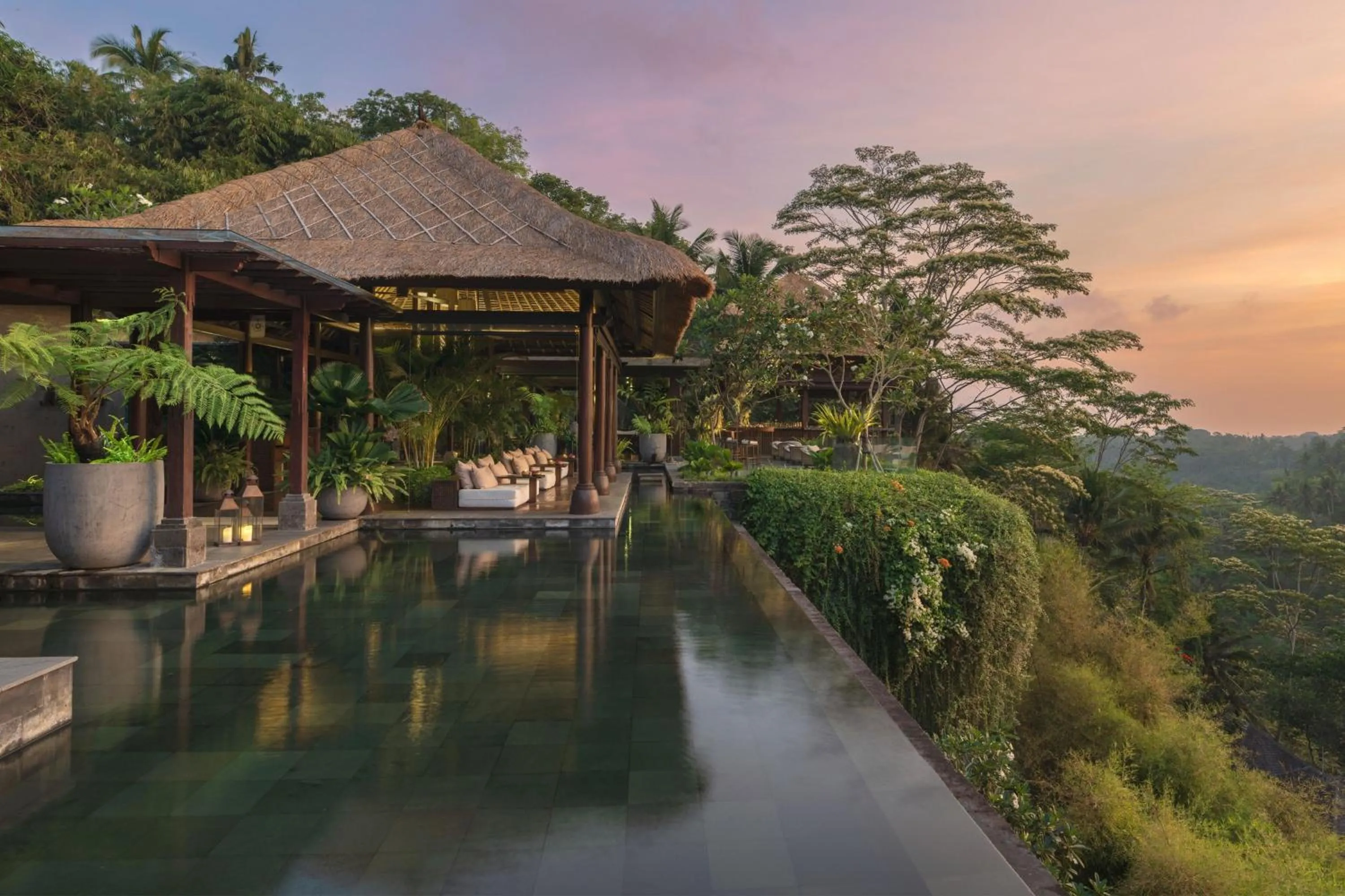 Lounge or bar in Mandapa, a Ritz-Carlton Reserve