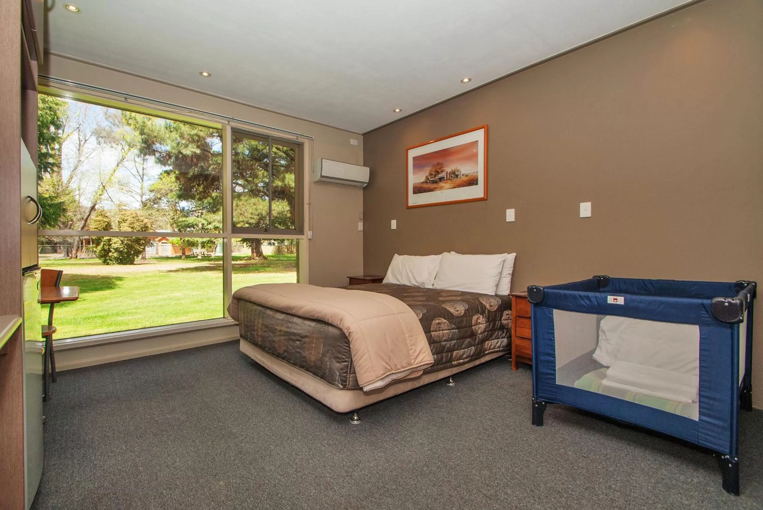 Double Room in The Bright Motor Inn