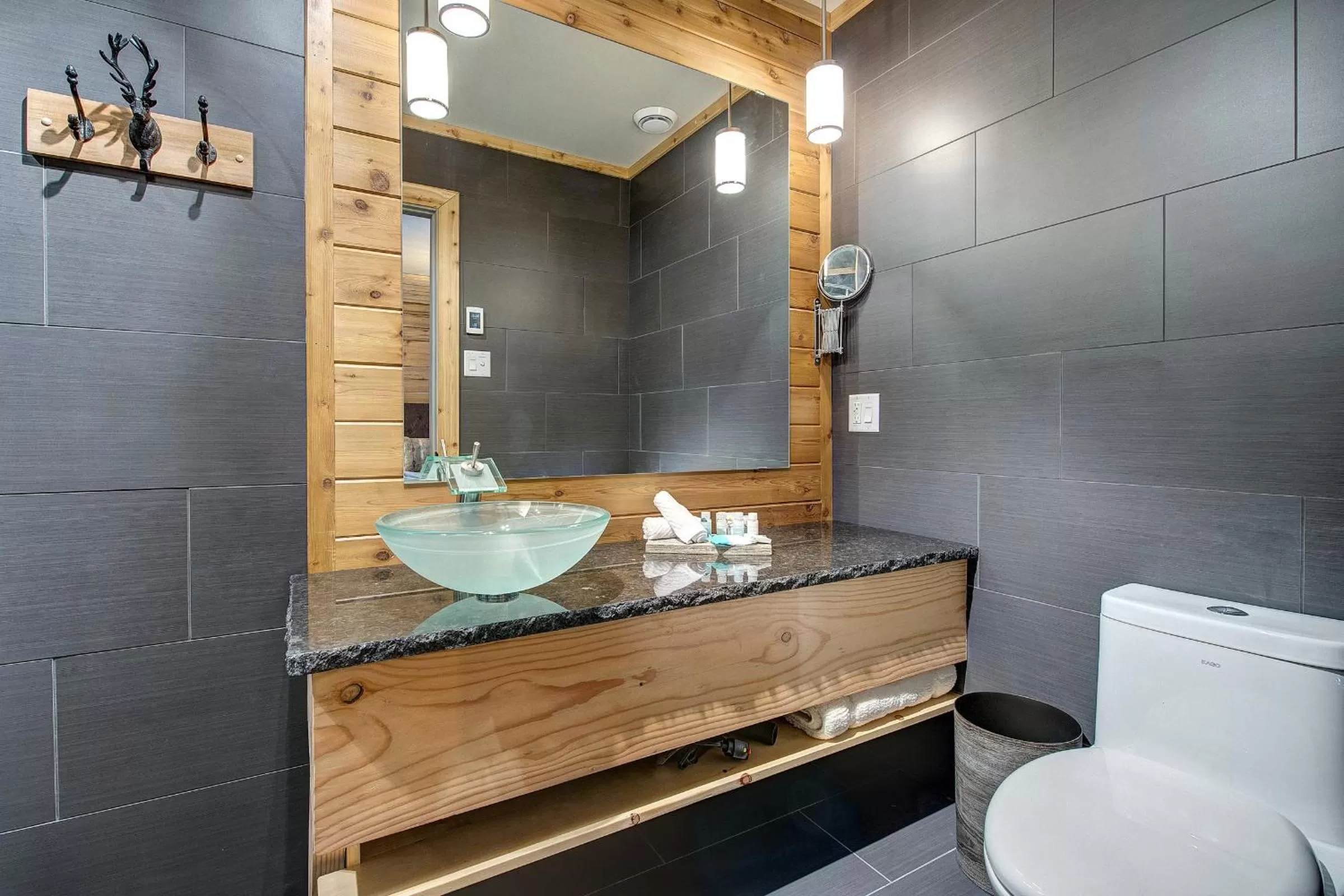 Toilet in Auberge le Cosy Tremblant