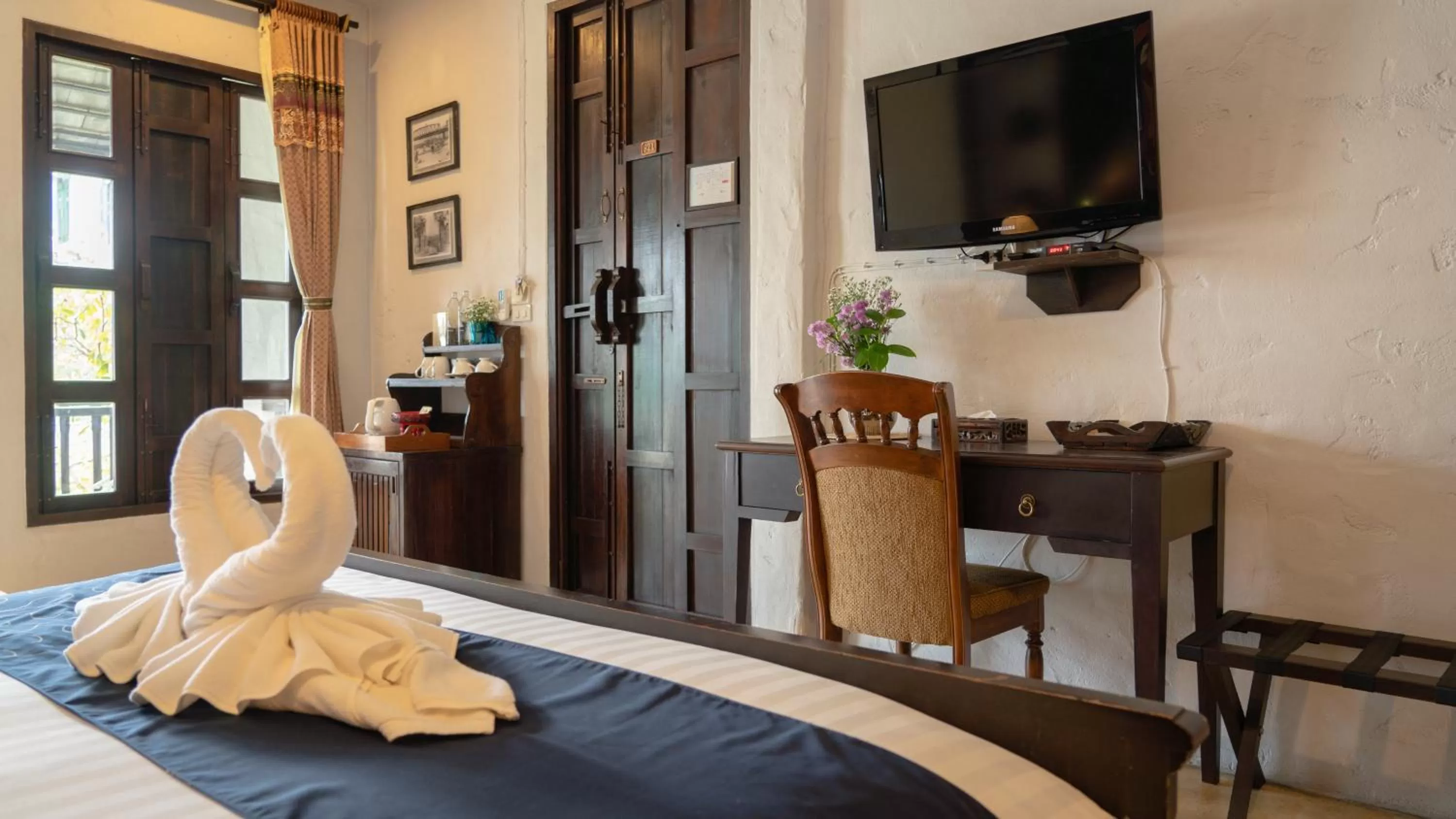 Photo of the whole room, TV/Entertainment Center in Cheva Gallery Boutique Hotel