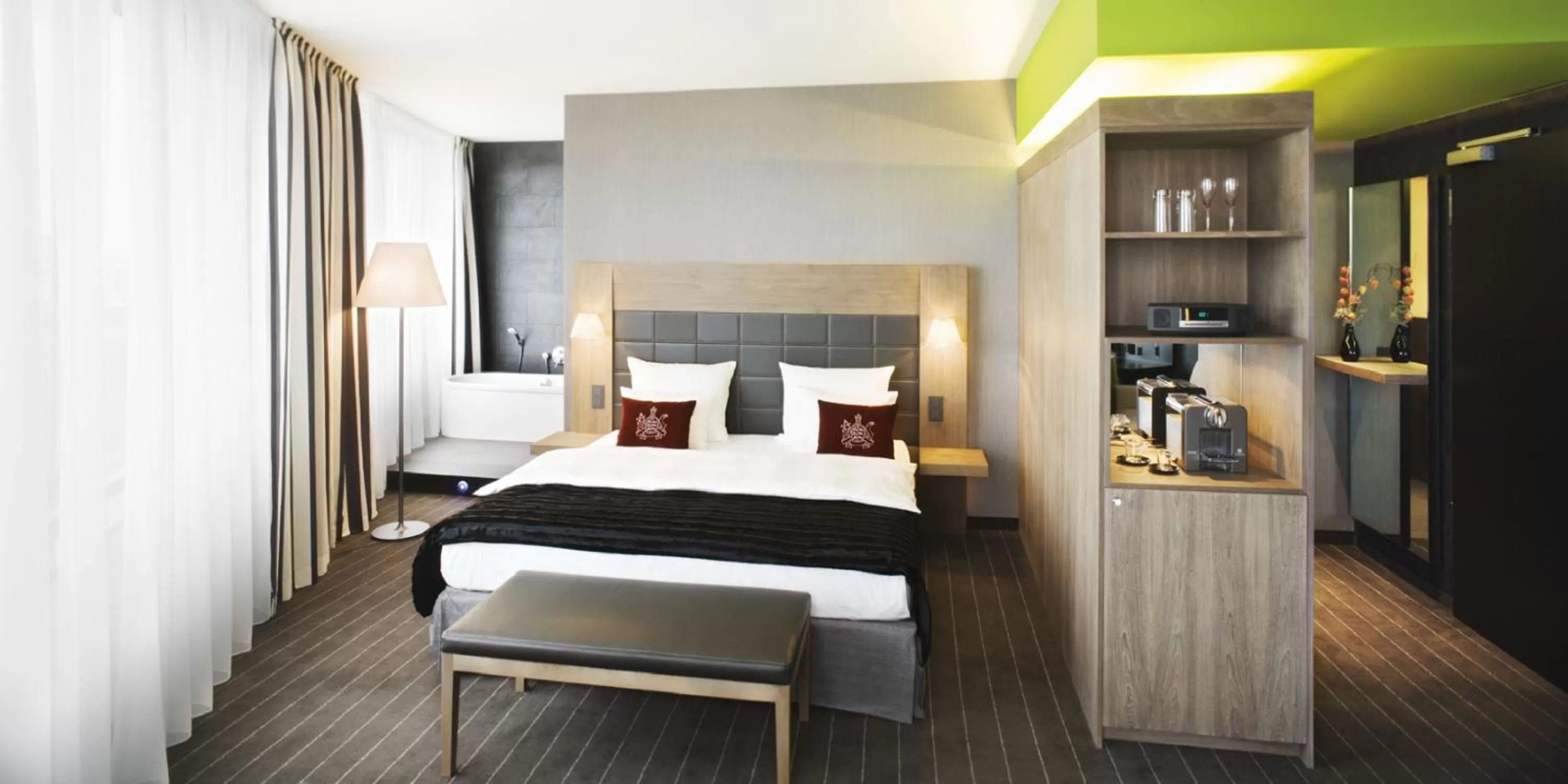 Photo of the whole room, Bed in Mövenpick Hotel Stuttgart Airport