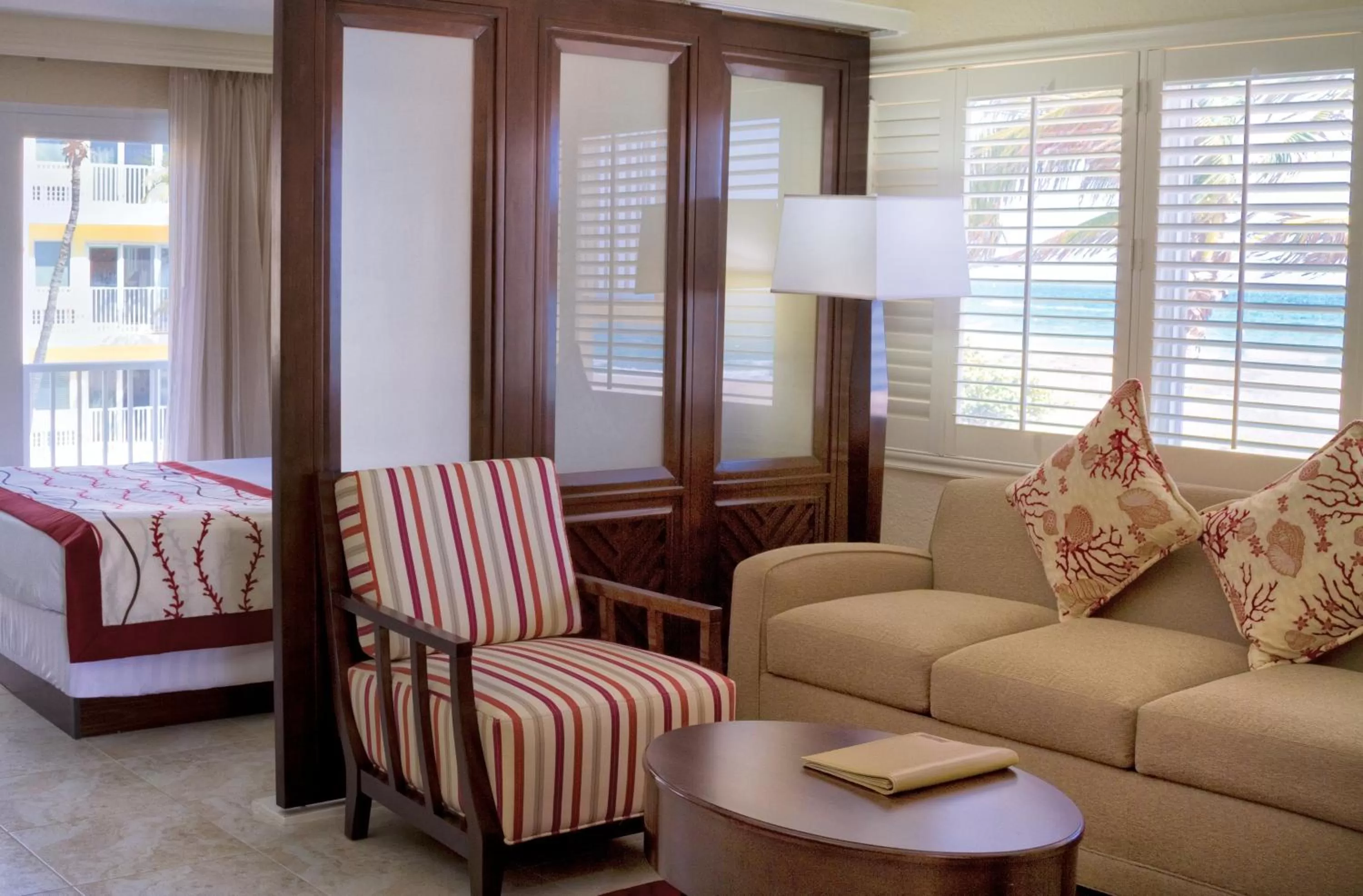 Living room, Bed in Club Wyndham Sea Gardens