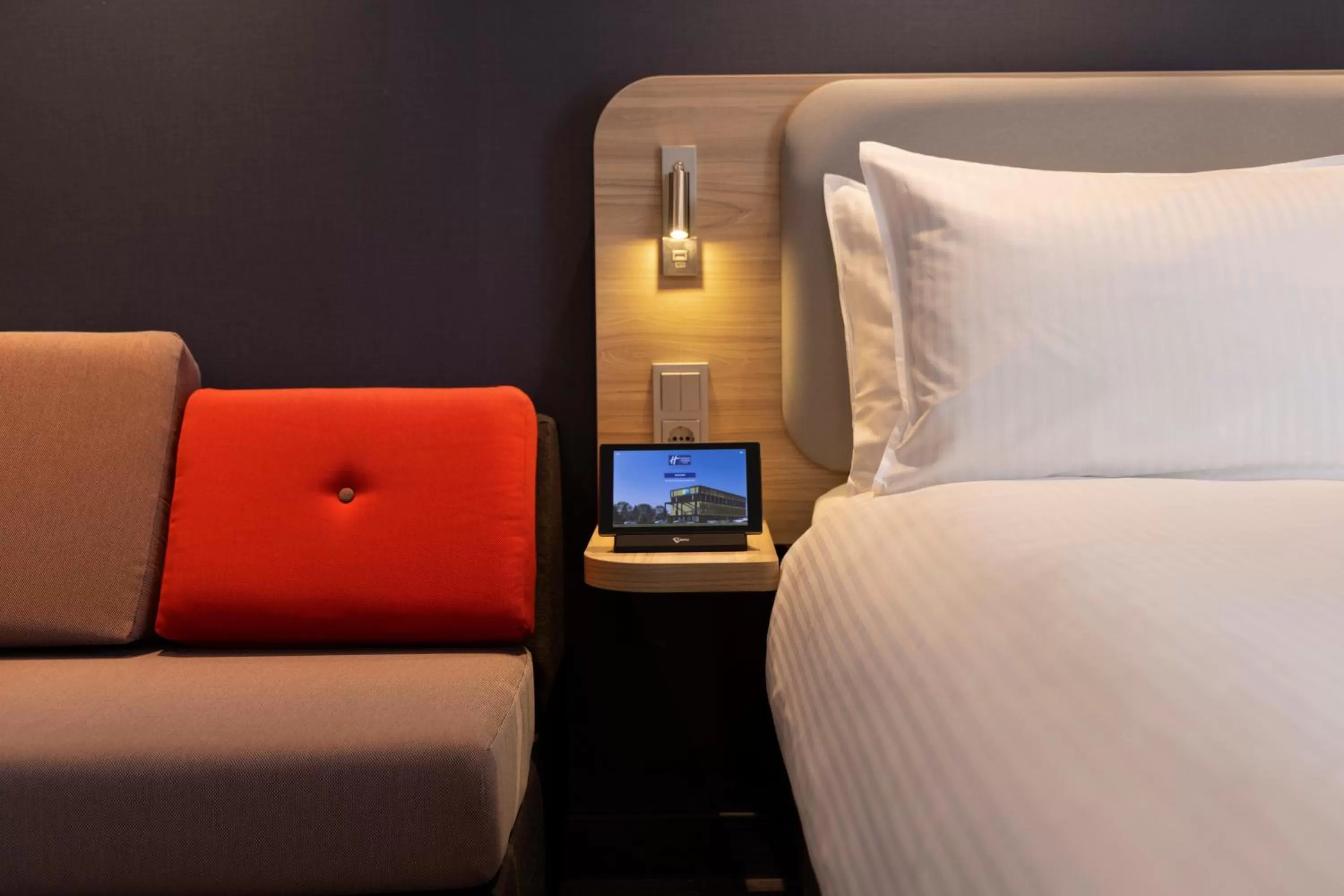 Bedroom, Bed in Holiday Inn Express & Suites - Deventer by IHG