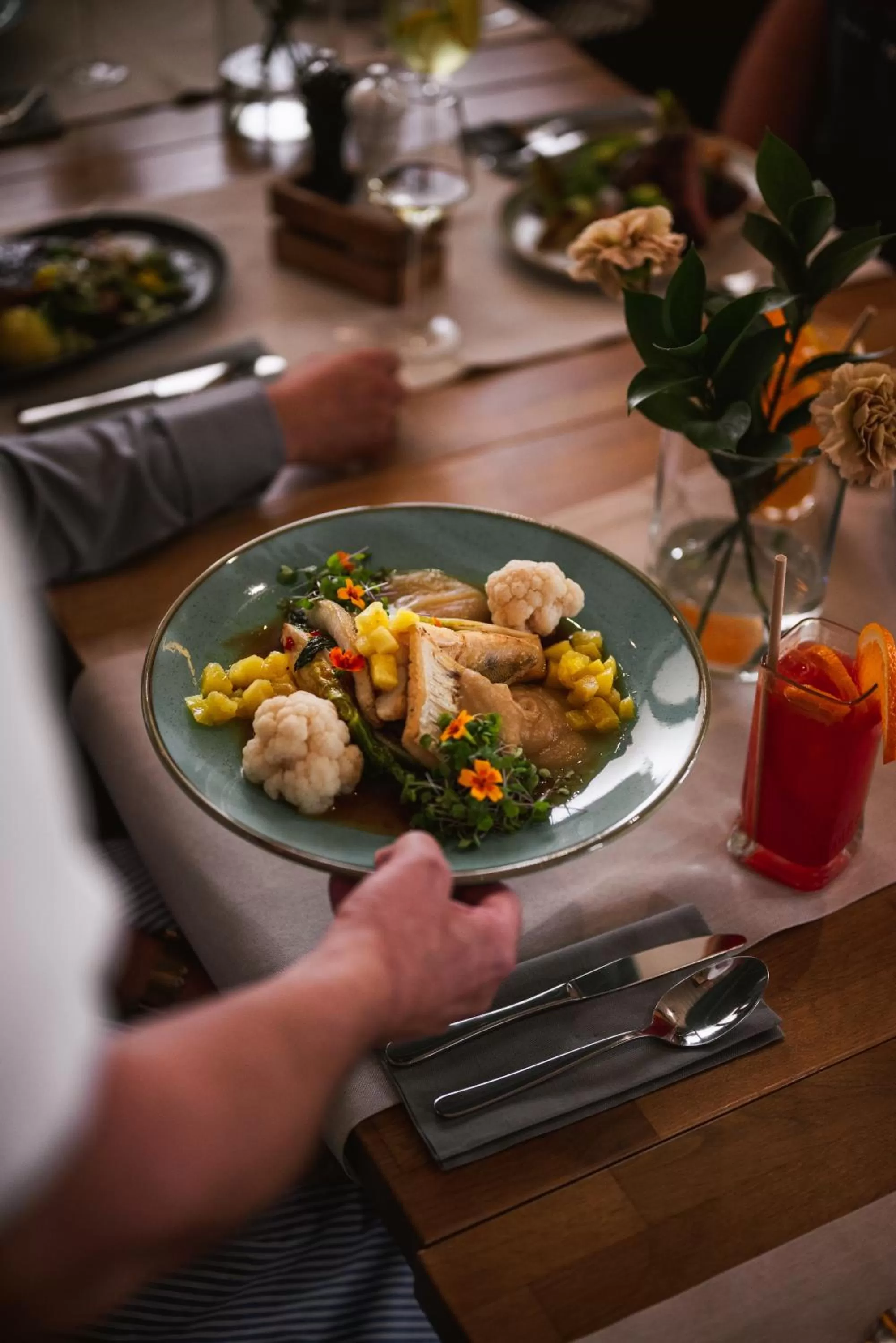 Restaurant/places to eat in Hotel Szary Residence