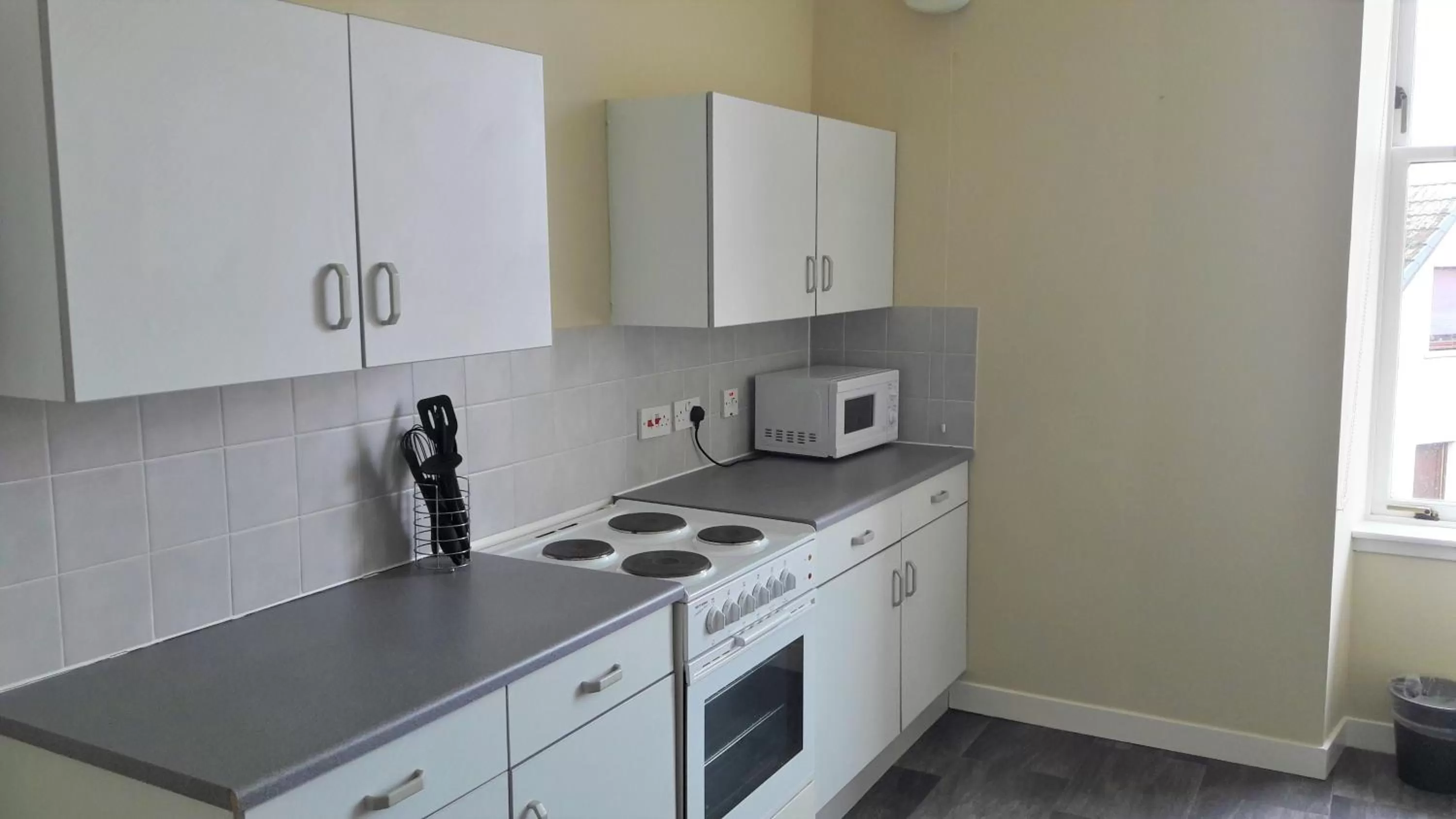 Kitchen or kitchenette in Mackays Hotel