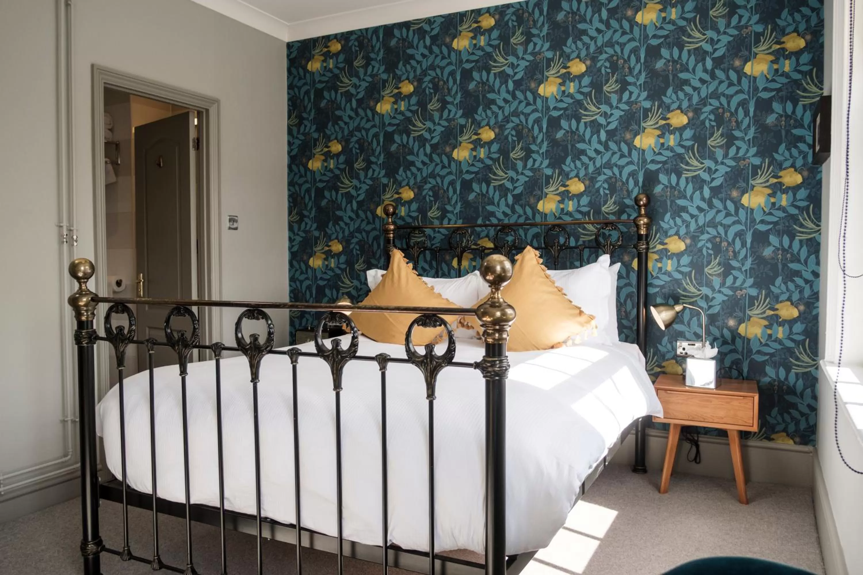 Photo of the whole room, Bed in The Swan Hotel