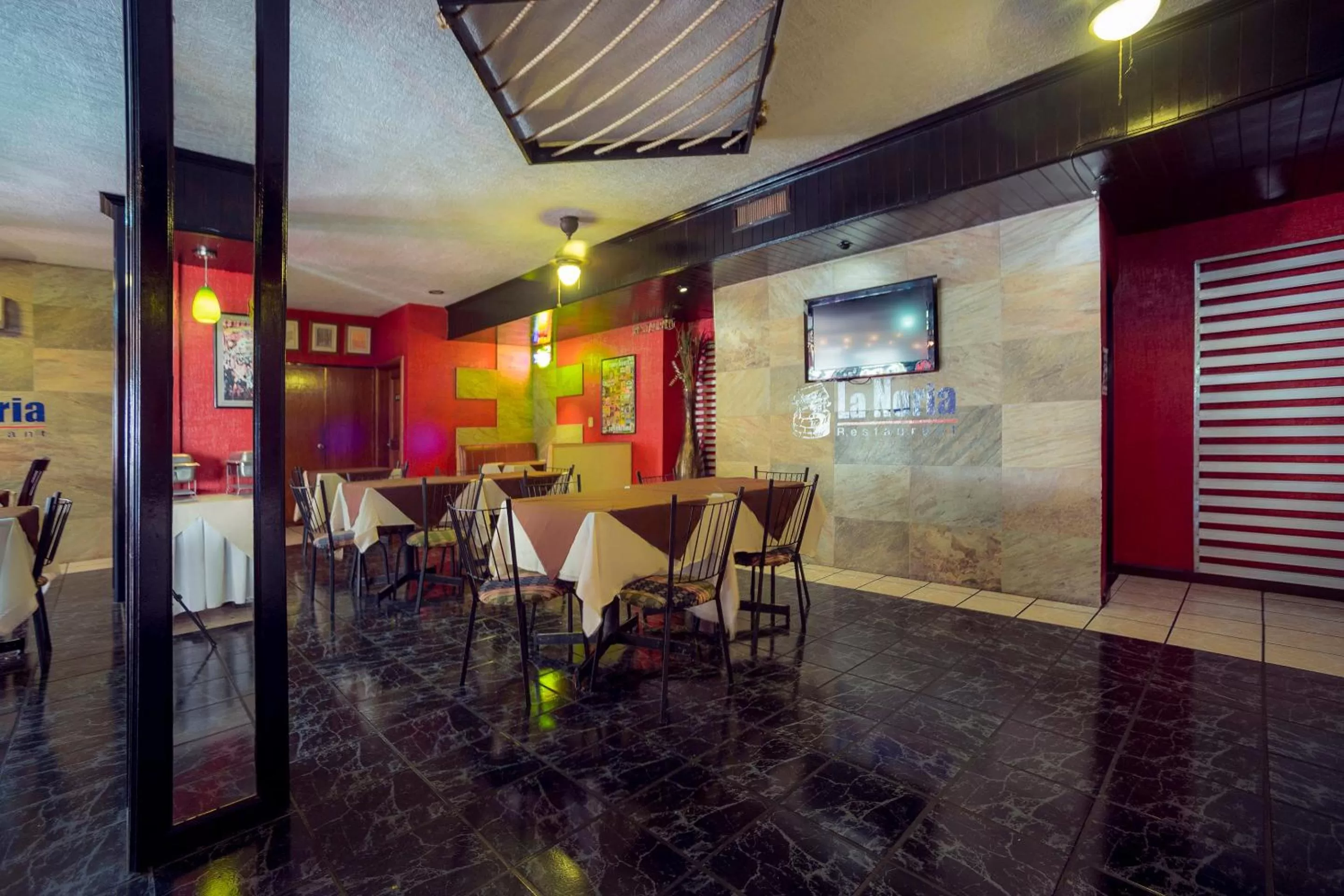 Restaurant/places to eat in Hotel La Silla