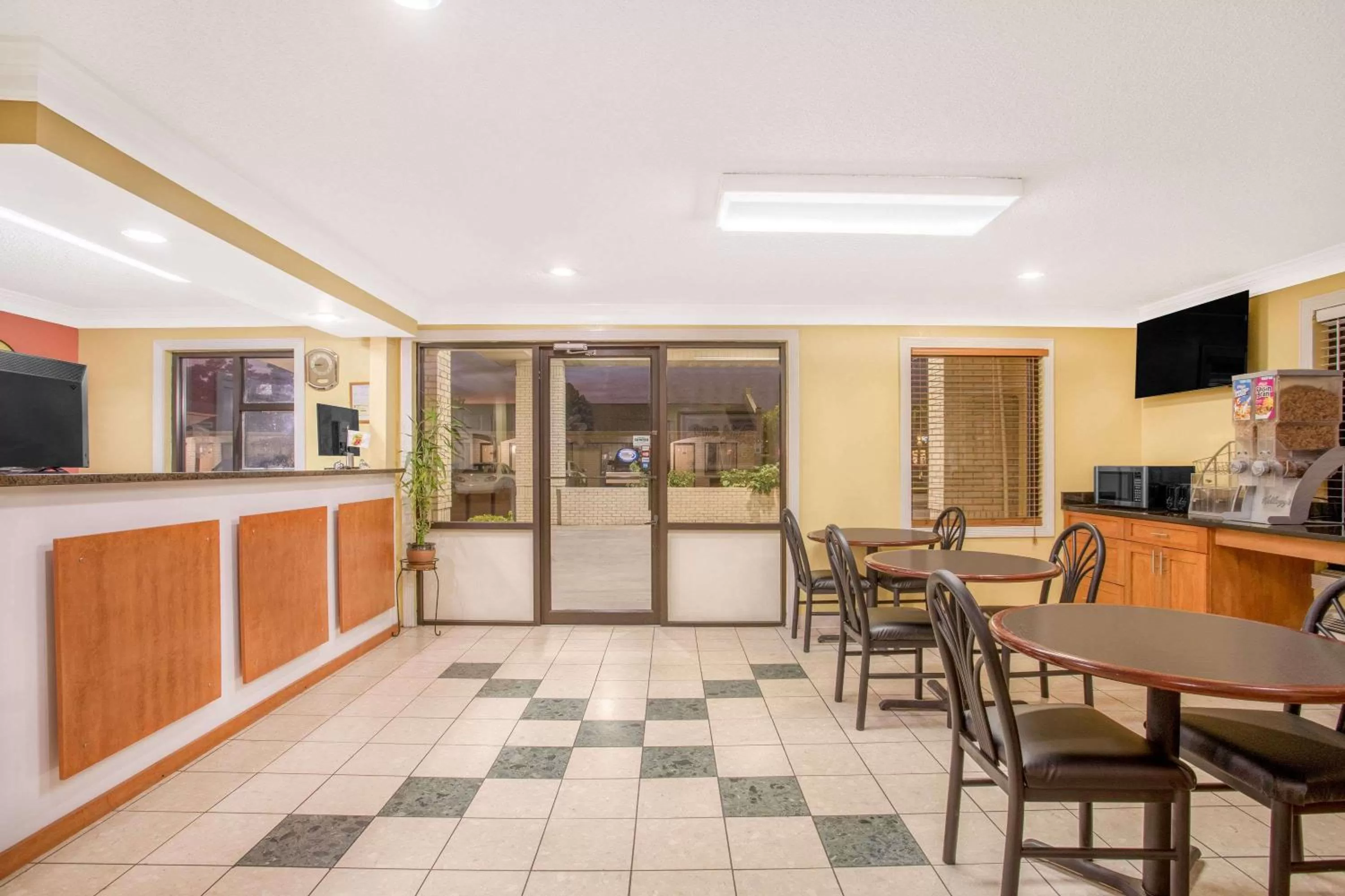 Lobby or reception in Super 8 by Wyndham Sumter