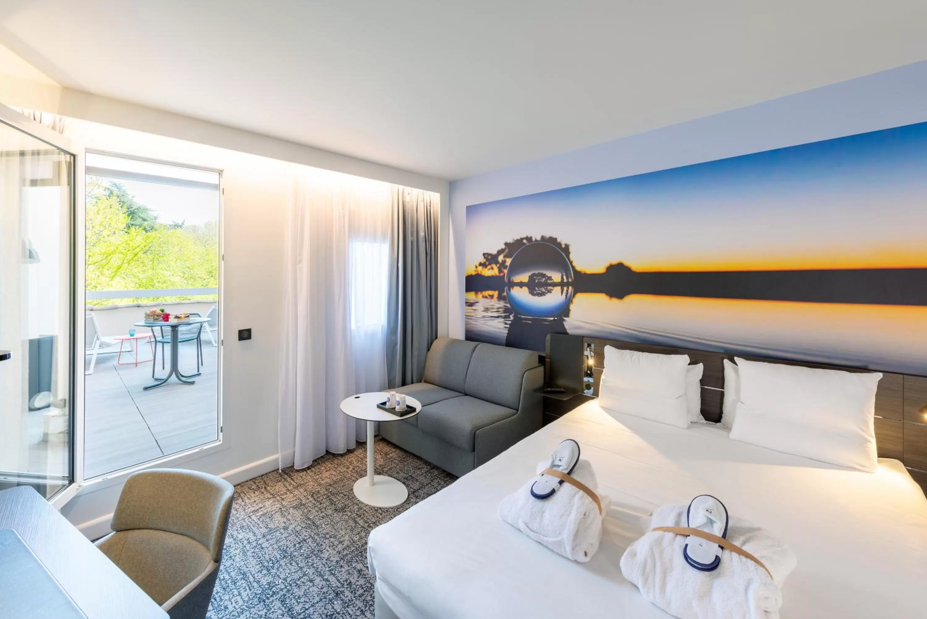 Balcony/Terrace, Bed in Novotel Toulouse Centre Compans Caffarelli