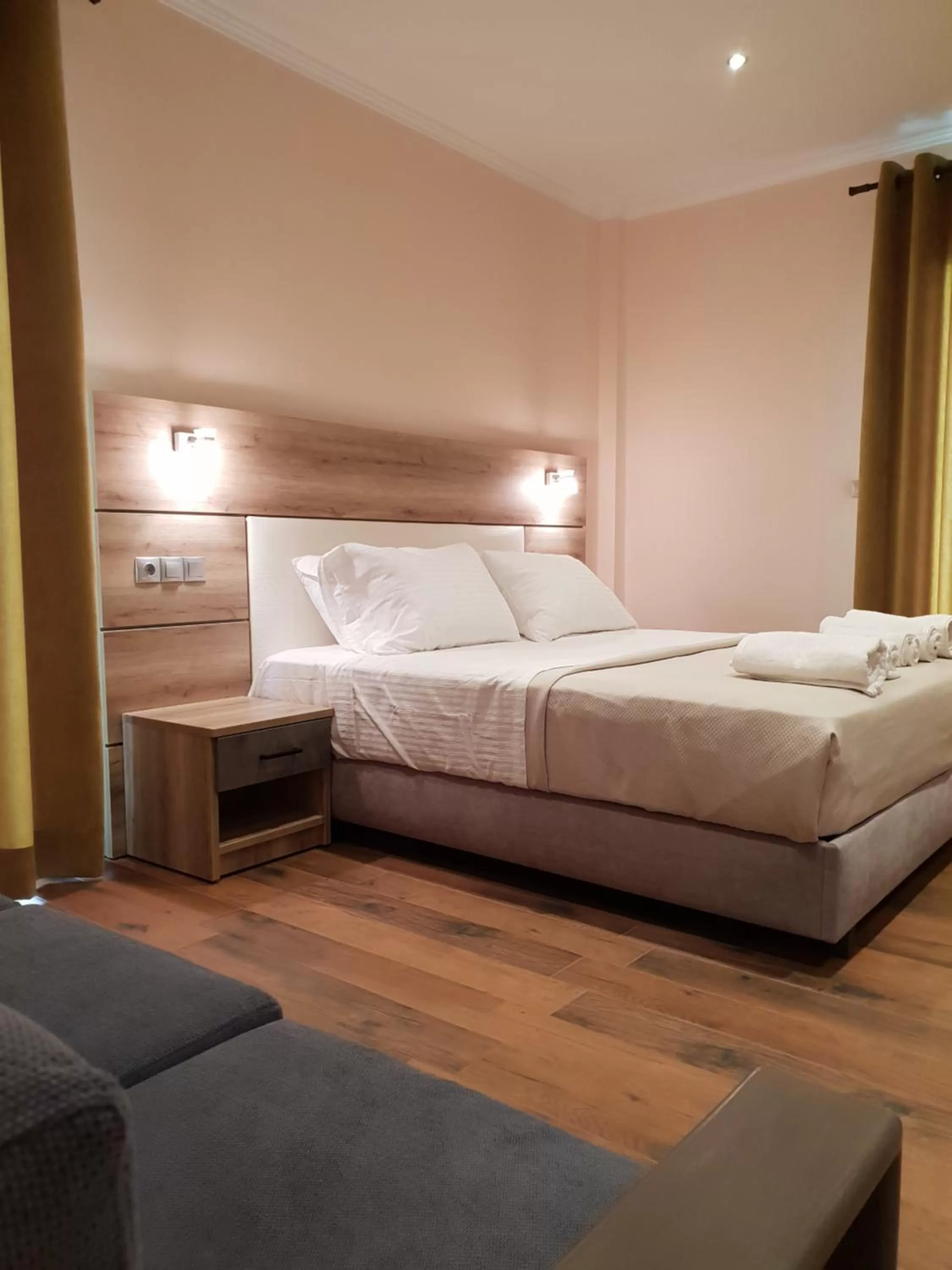 Photo of the whole room, Bed in Mondeus Inn Luxury