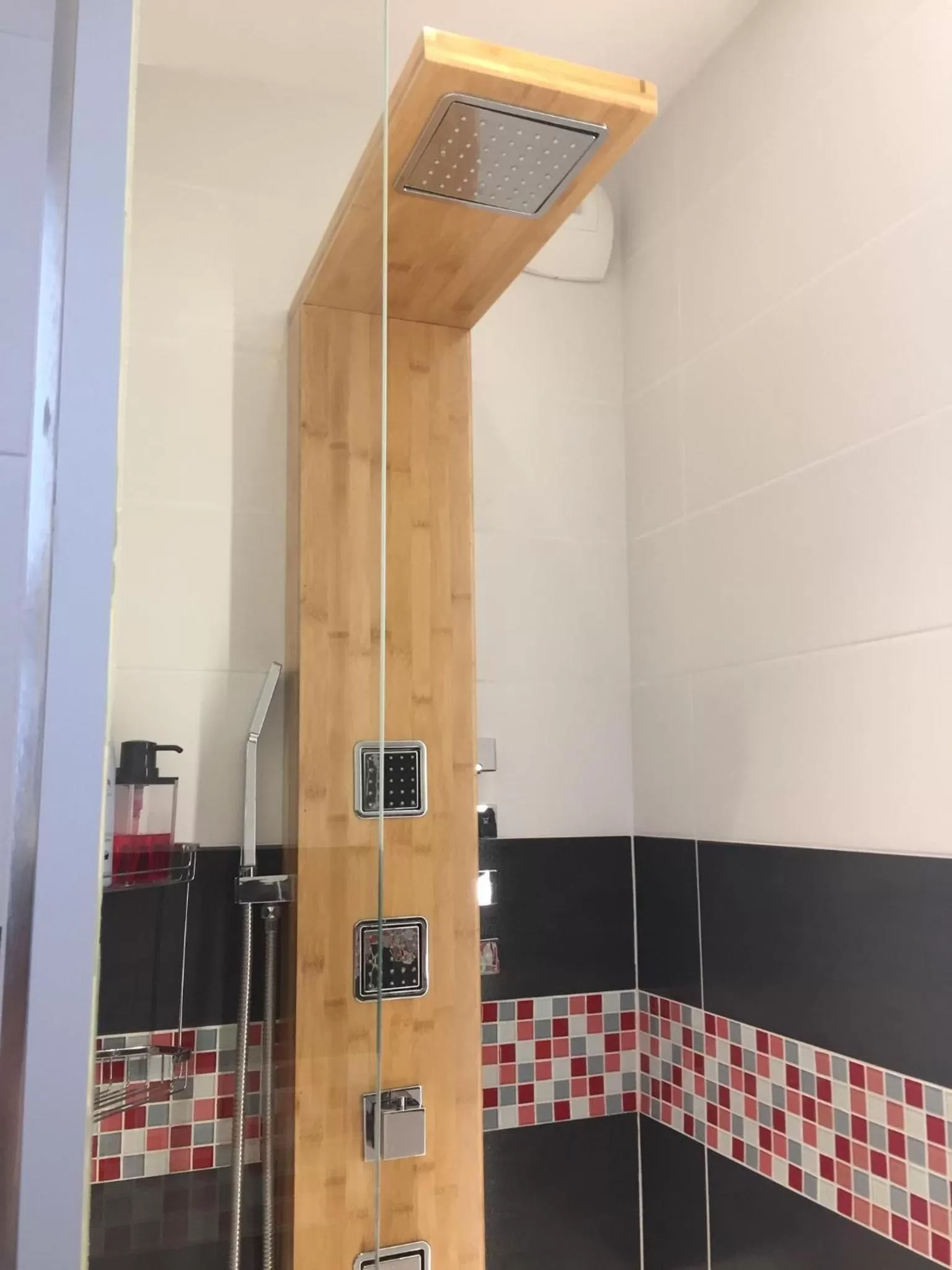 Shower in Chambres d'Hôtes Au coin du spa