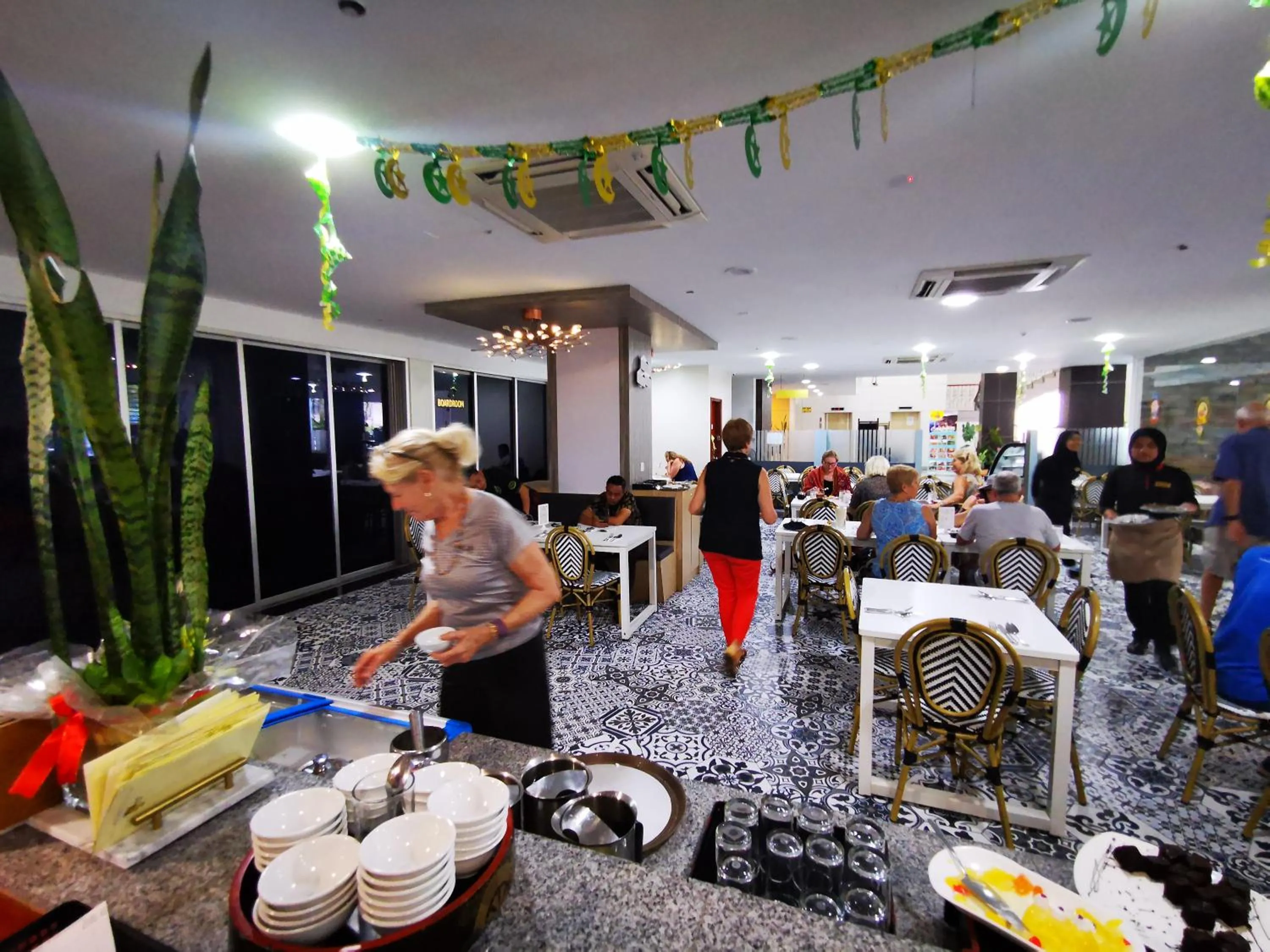 Restaurant/places to eat in Hotel Sandakan