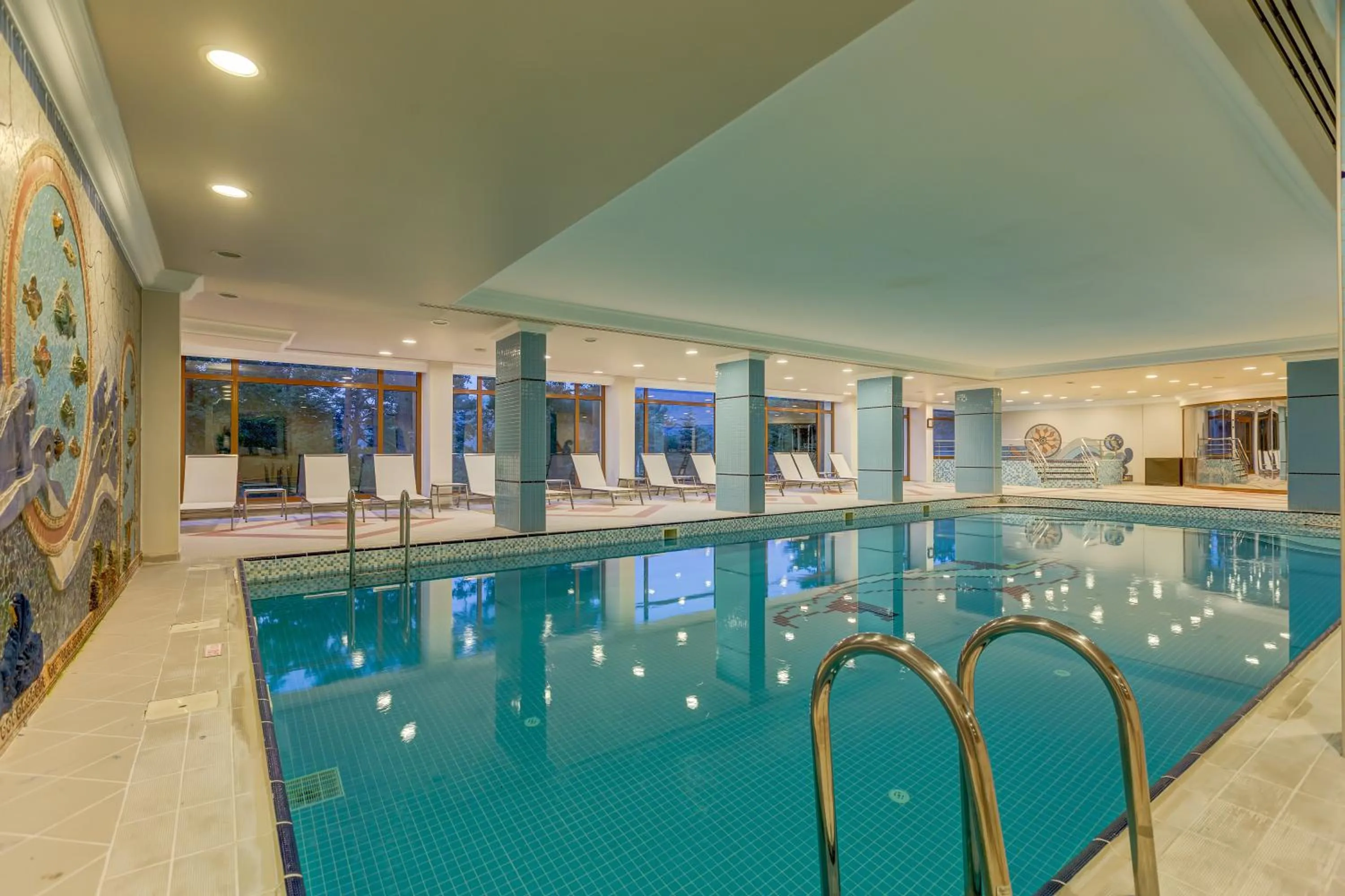 Swimming pool in Buyuk Abant Hotel