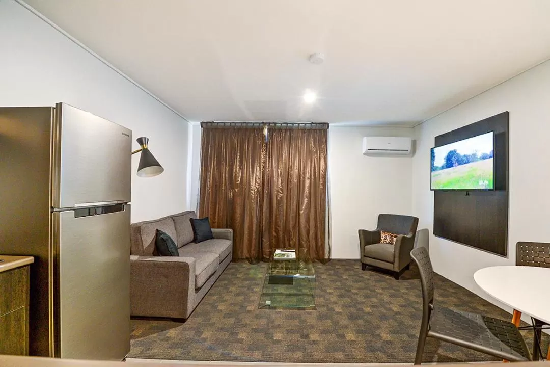 Living room in CBD Motor Inn