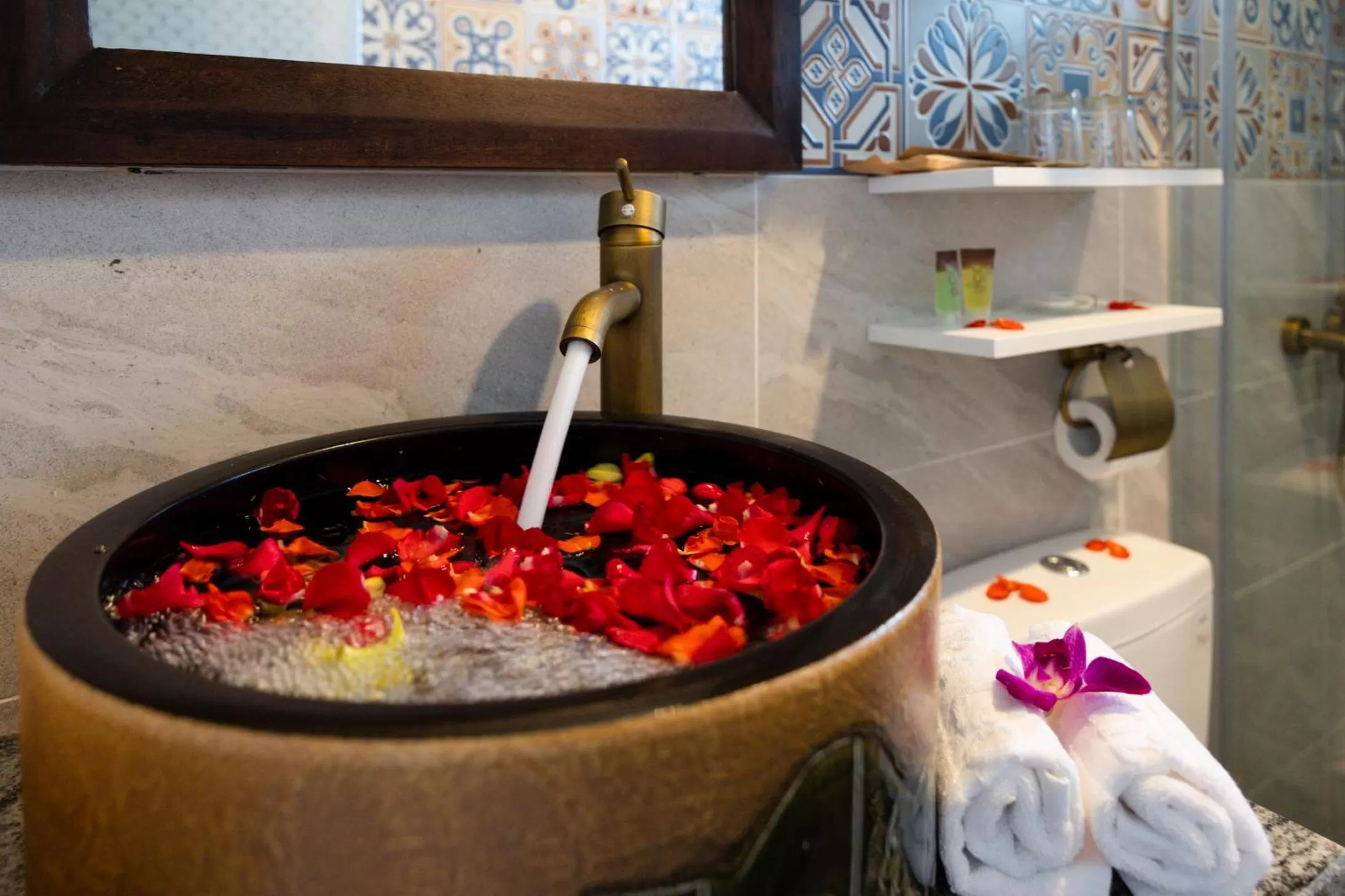 Bathroom in Azura Gold Hotel & Apartment