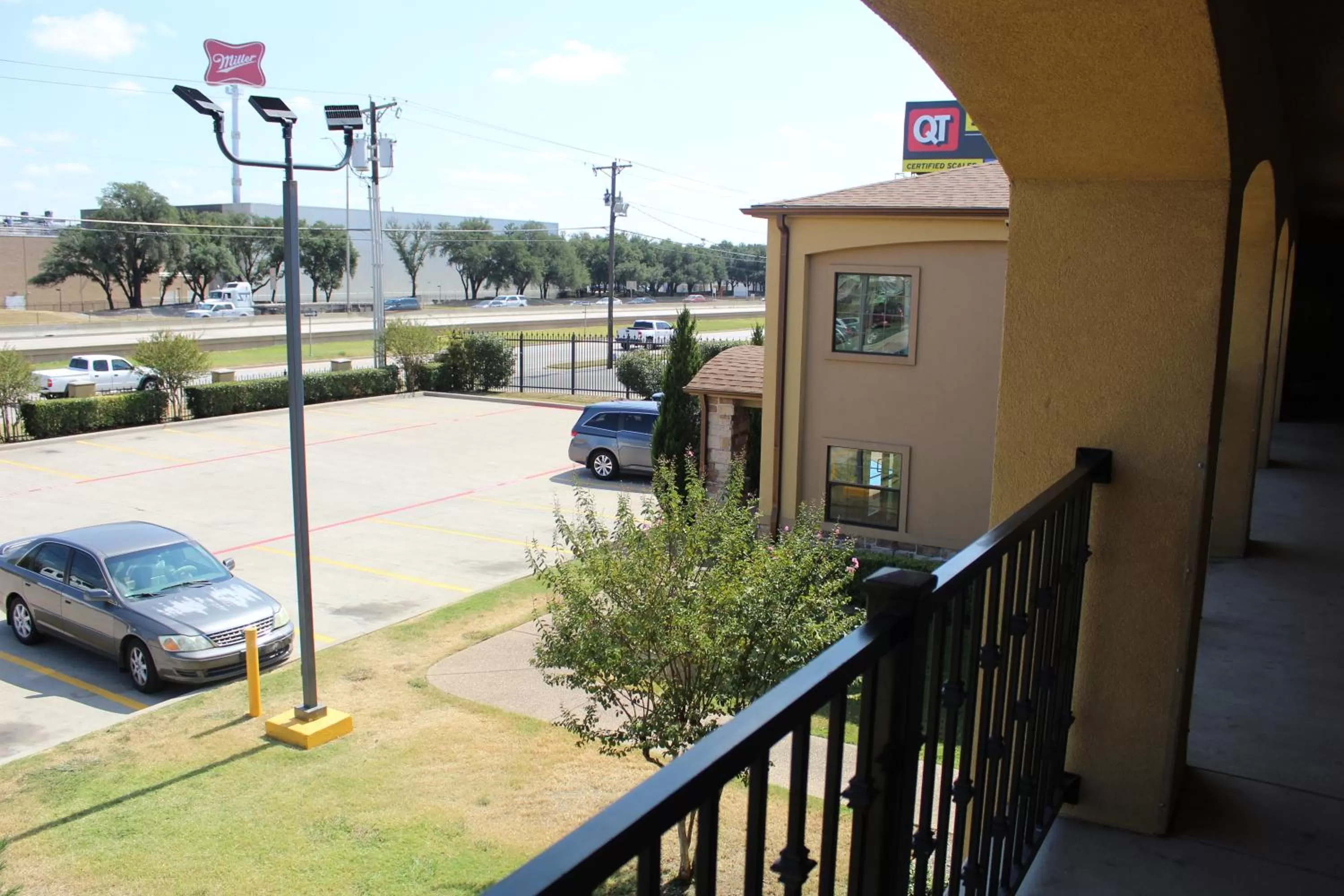 Property building in Scottish Inns Fort Worth