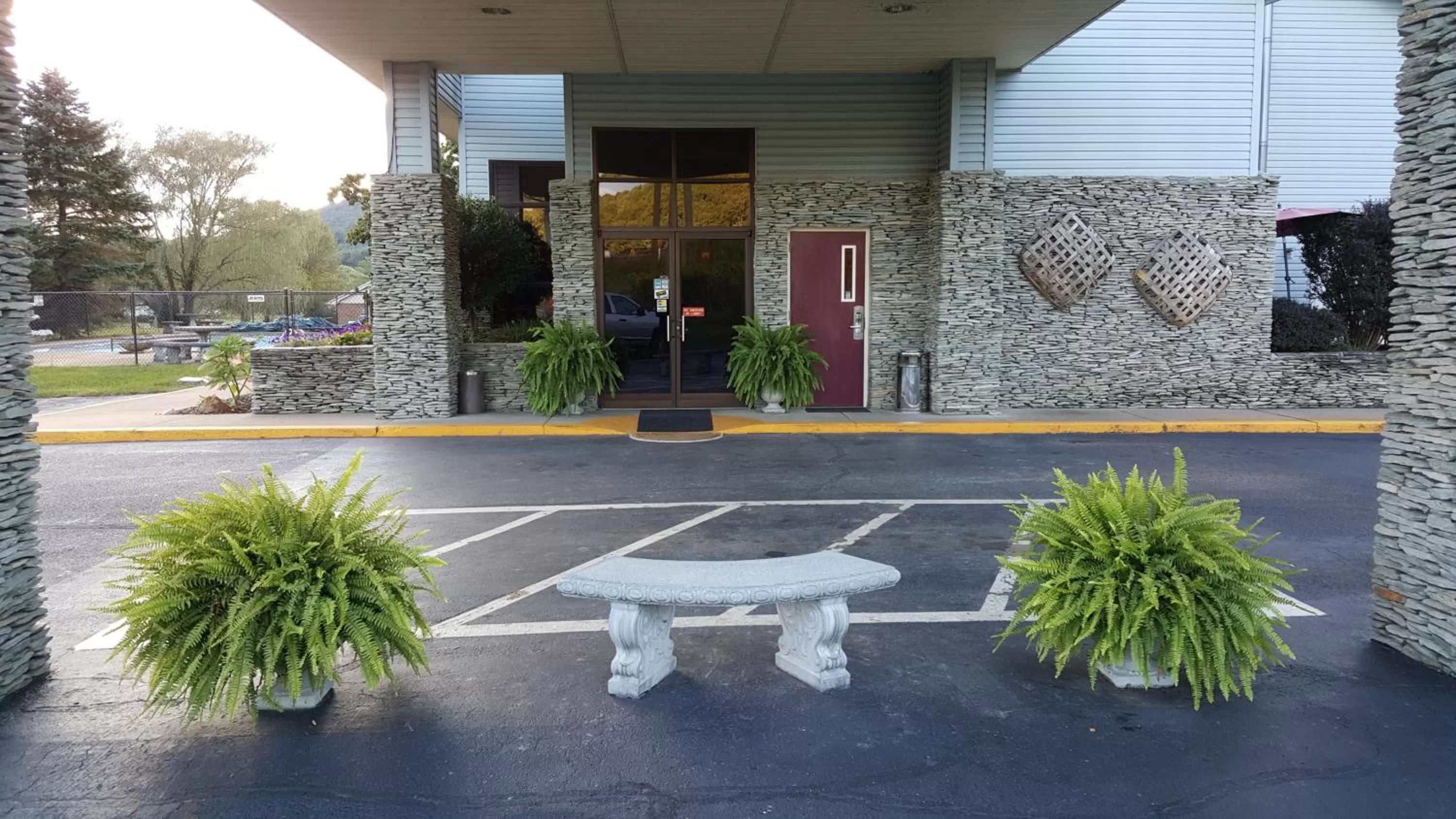 Property building in Americourt Hotel - Mountain City