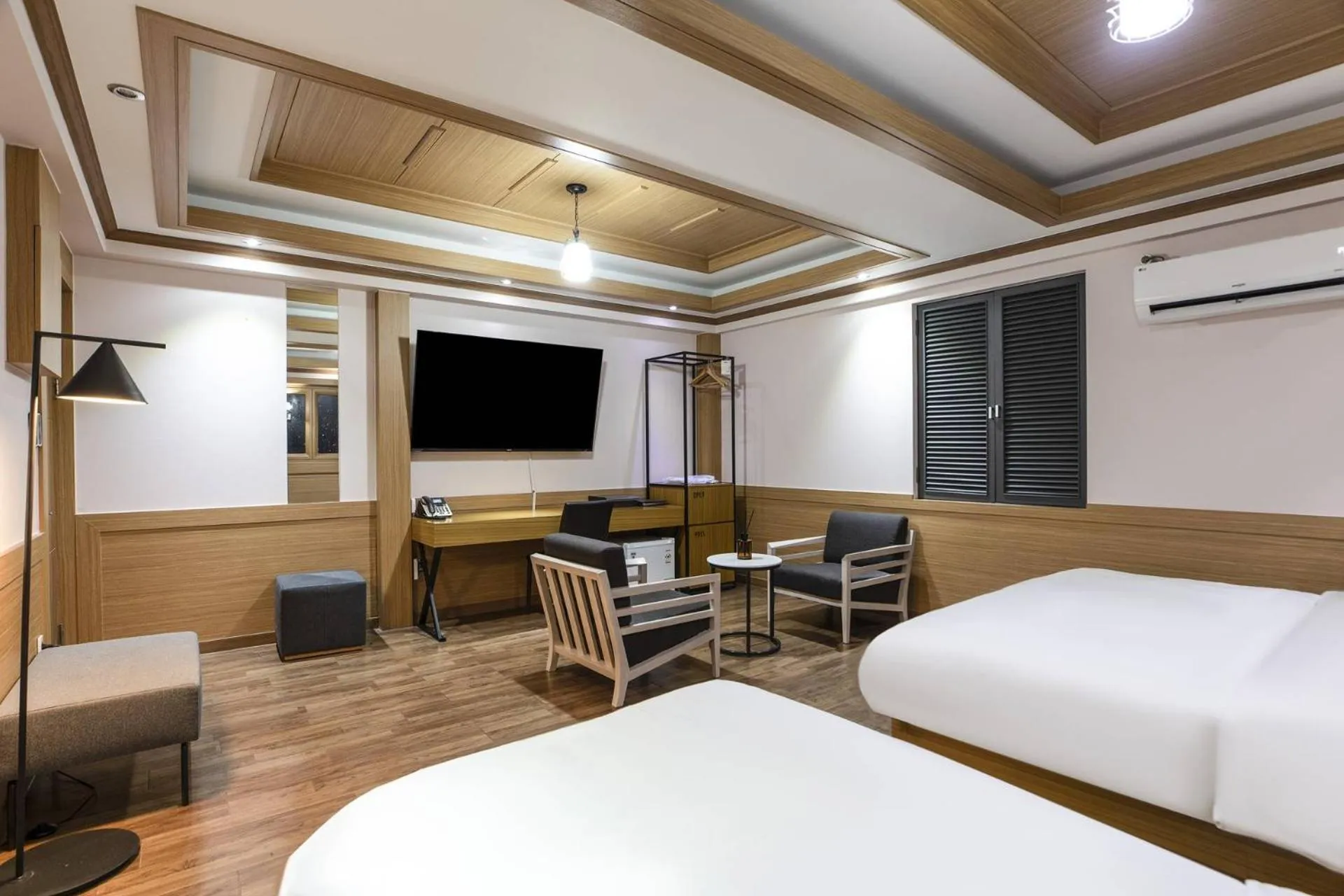 TV/Entertainment Center in Central Plaza Hotel