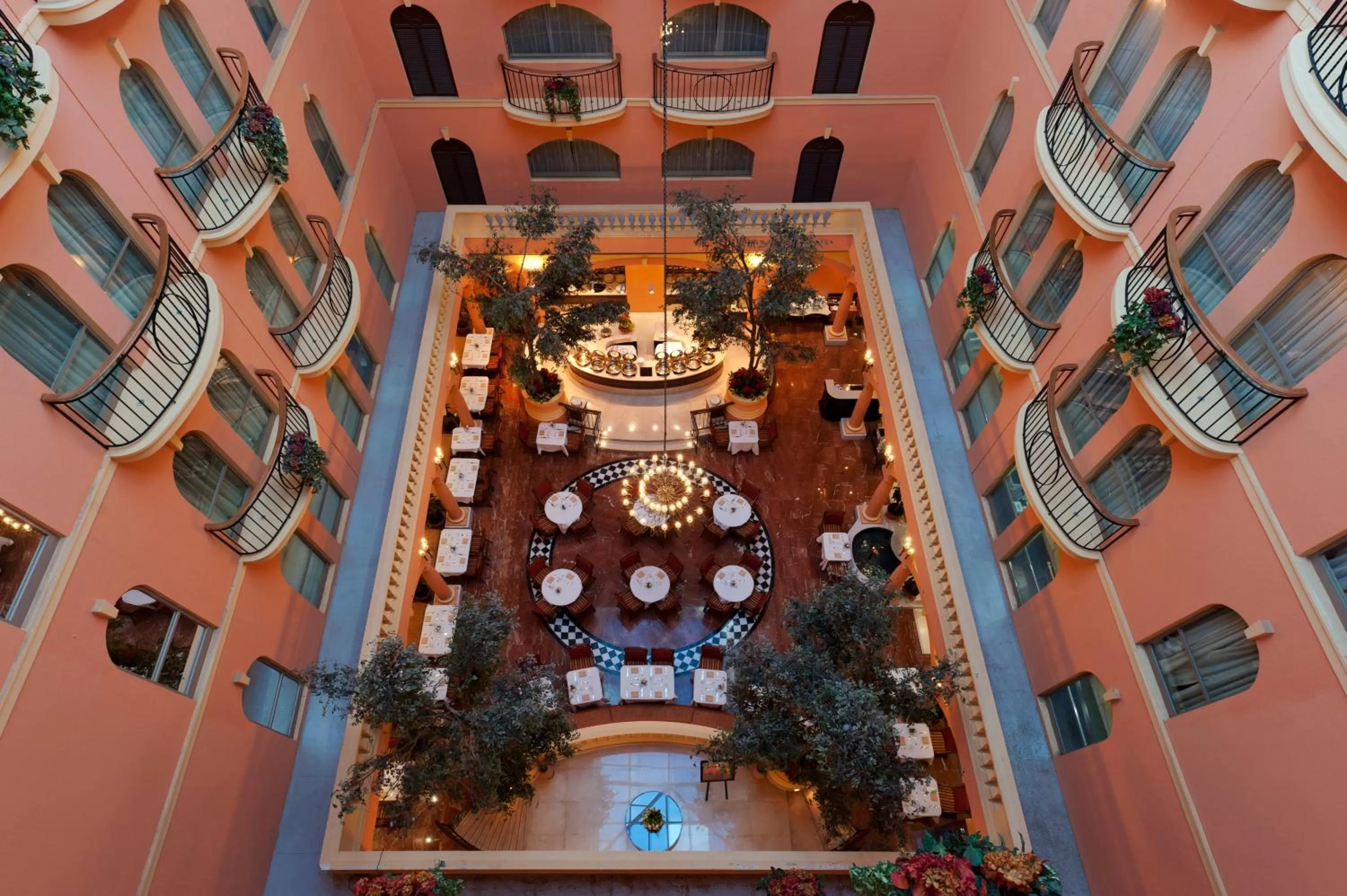 Restaurant/places to eat in Grand Excelsior Hotel Deira