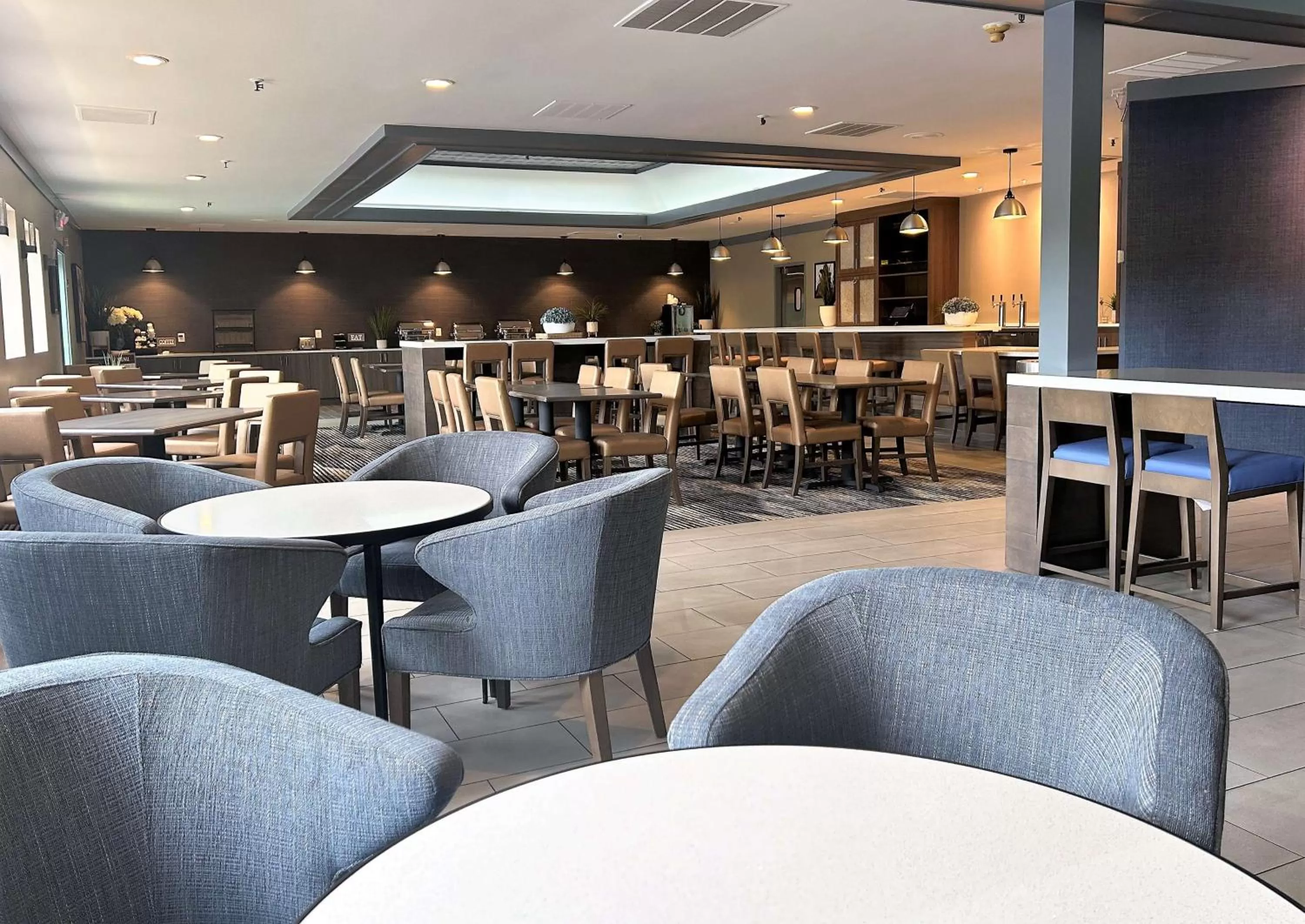 Restaurant/places to eat in Best Western Premier Rockville Hotel & Suites