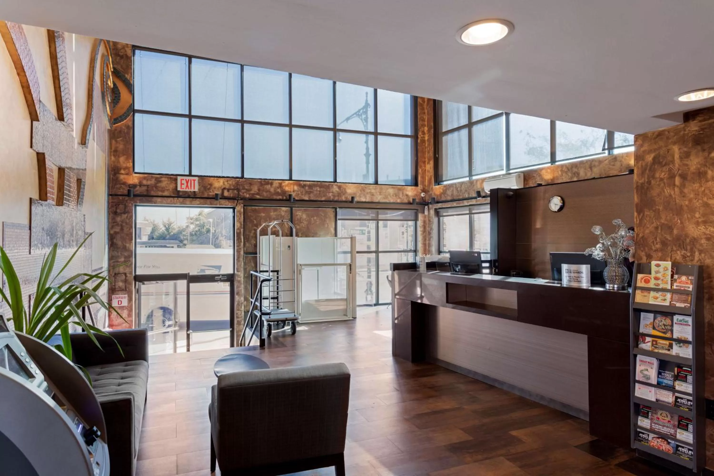 Lobby or reception in Best Western Plus Brooklyn Bay Hotel