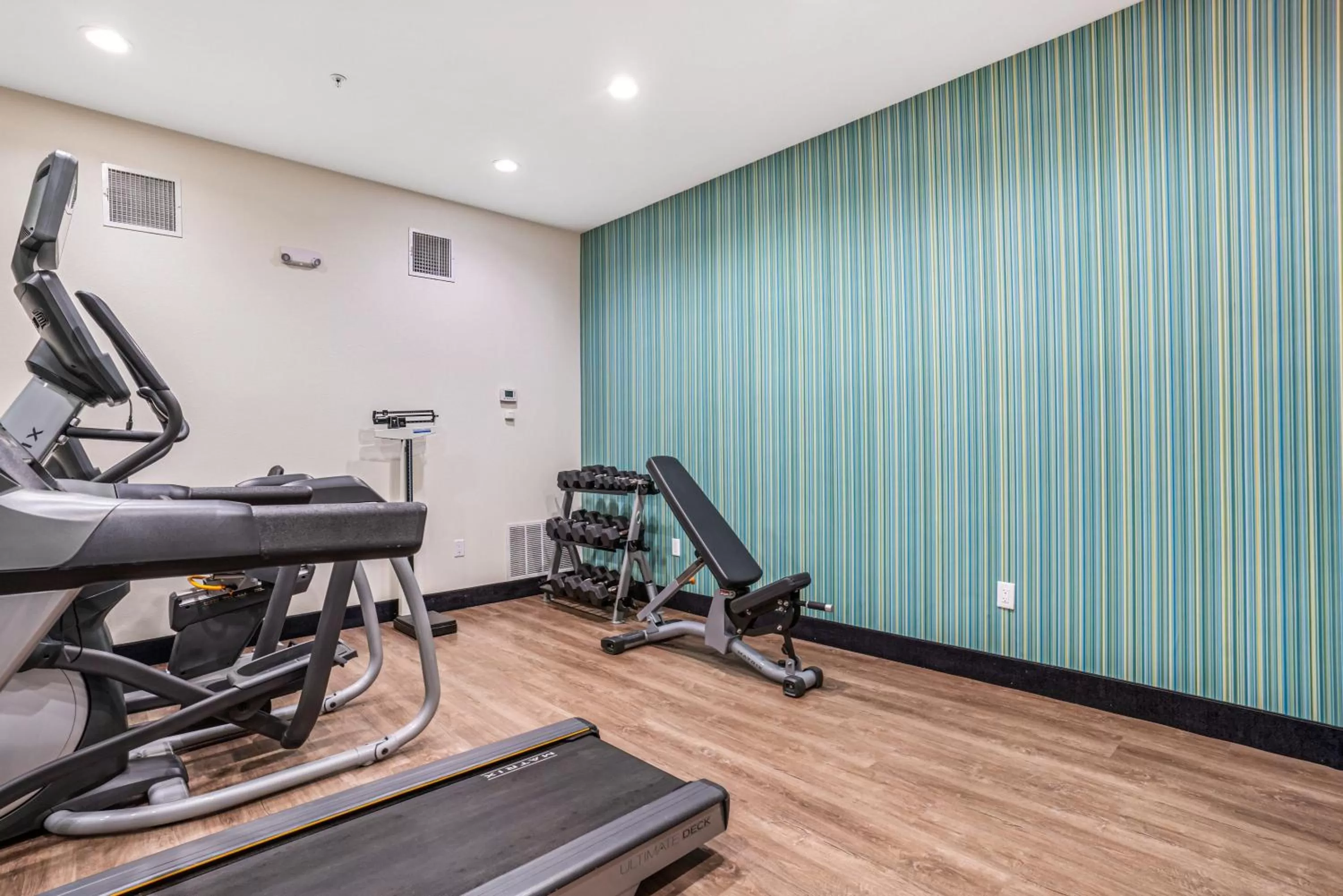 Spa and wellness centre/facilities, Fitness Center/Facilities in Holiday Inn Express & Suites Van Buren-Fort Smith Area, an IHG Hotel