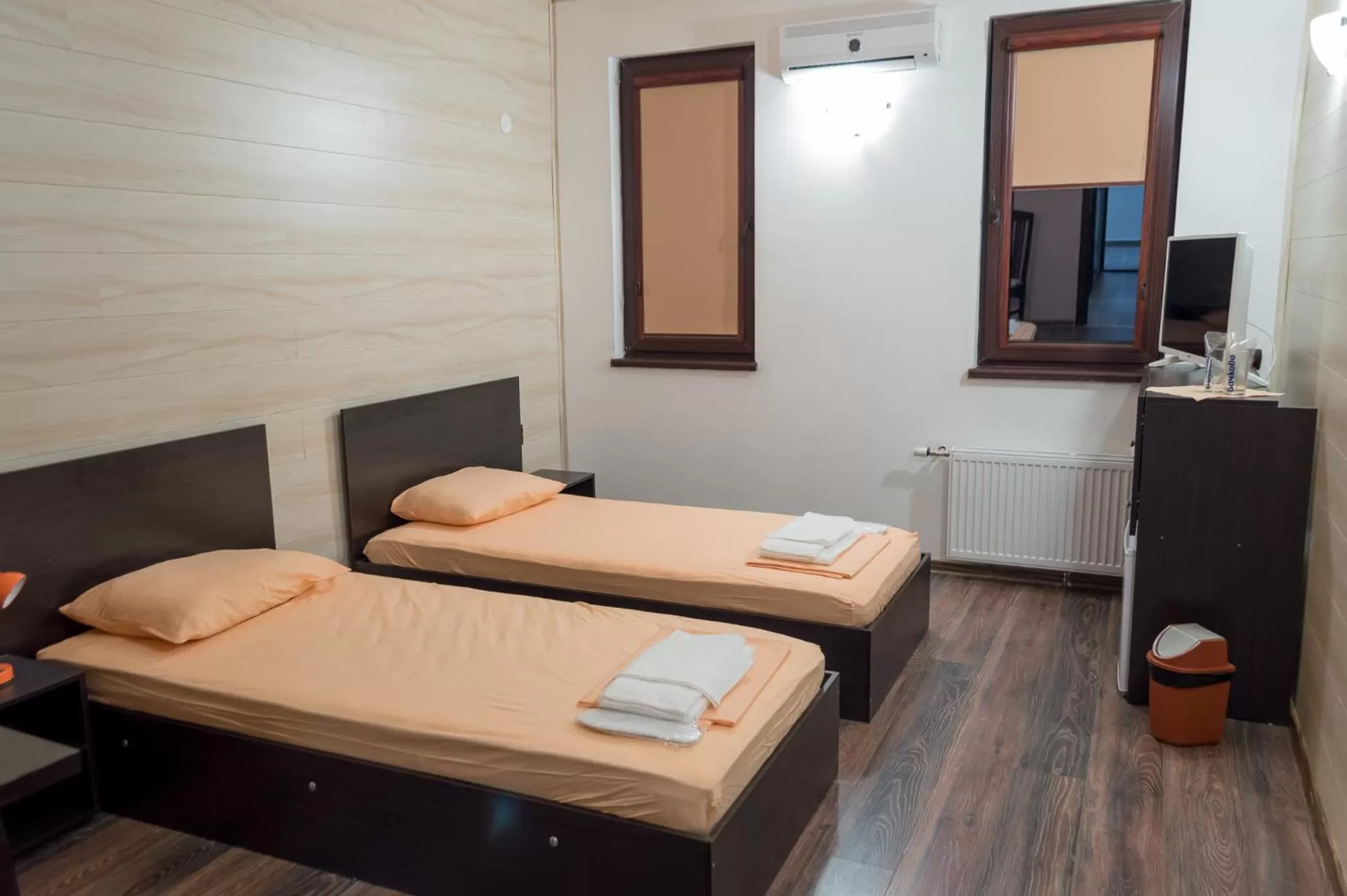 Bed in Complex Friends