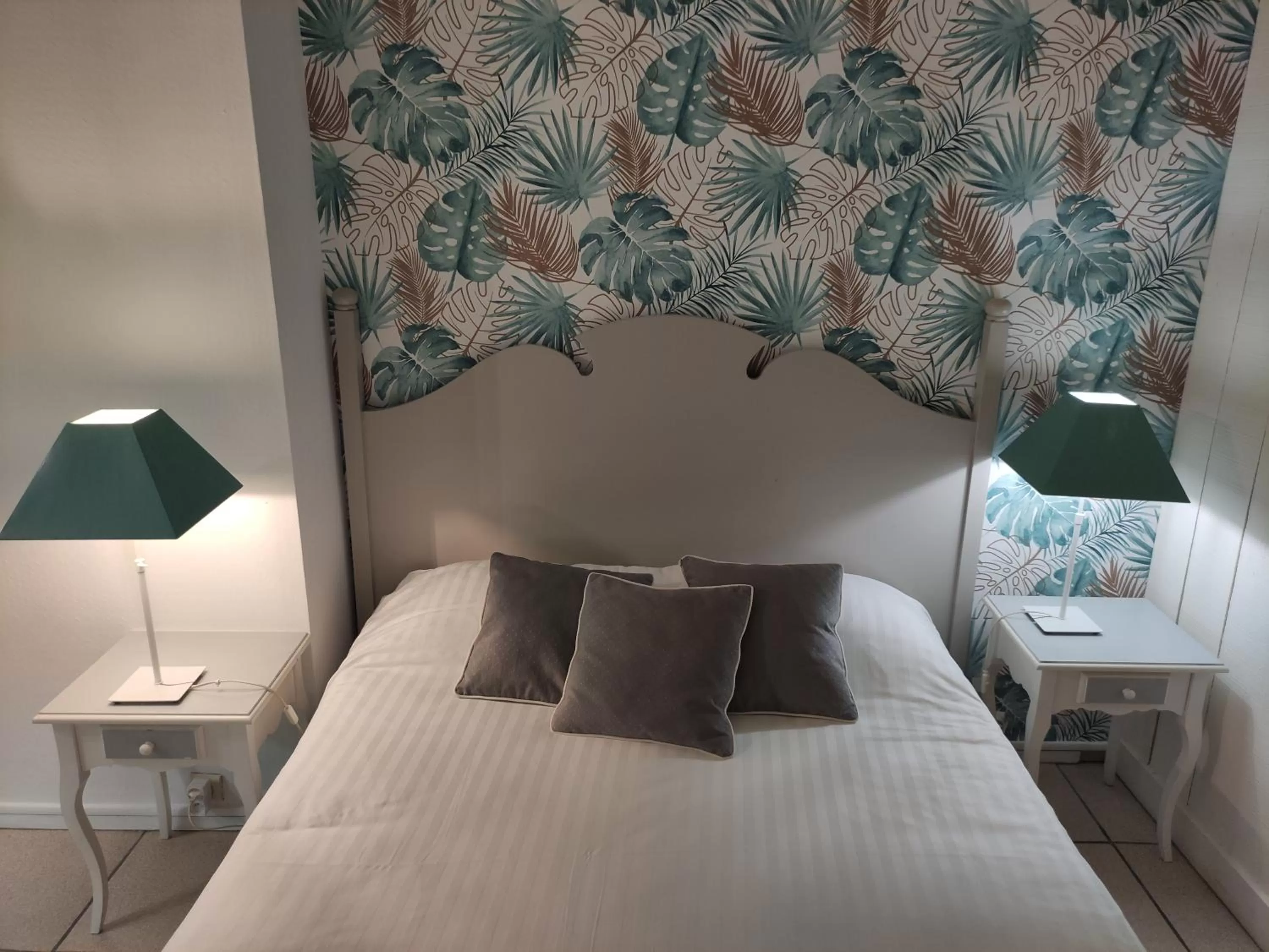 Bedroom, Bed in Le Pavillon Saint-Martin