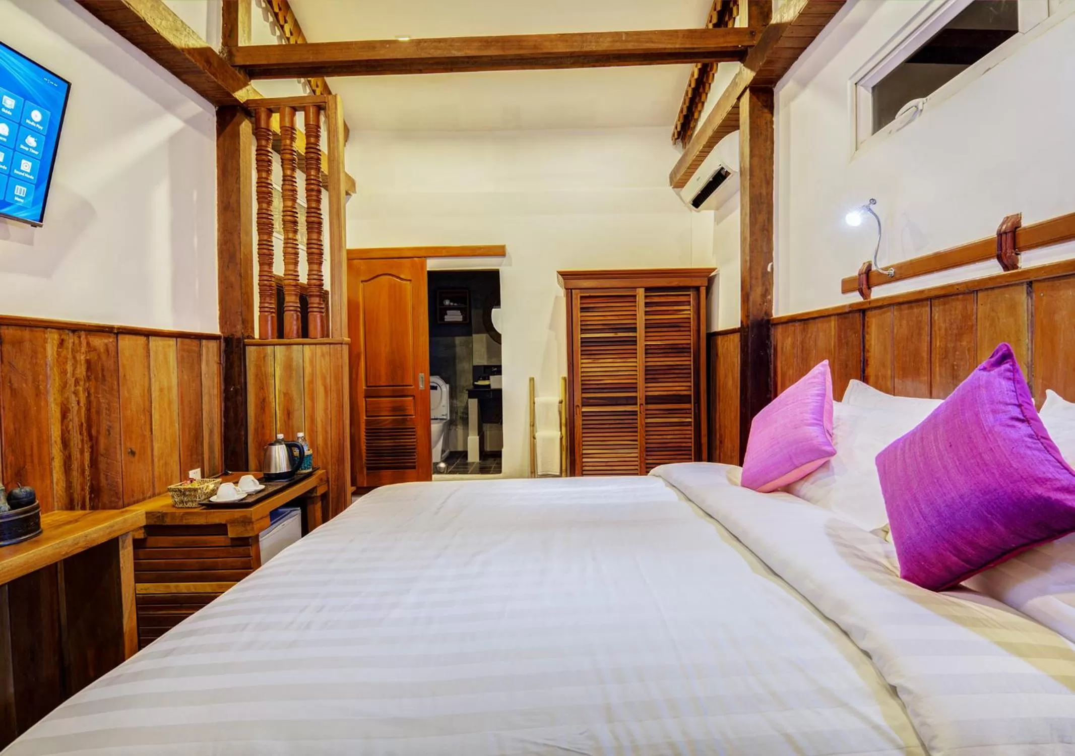 Bed in Maison Model d'Angkor