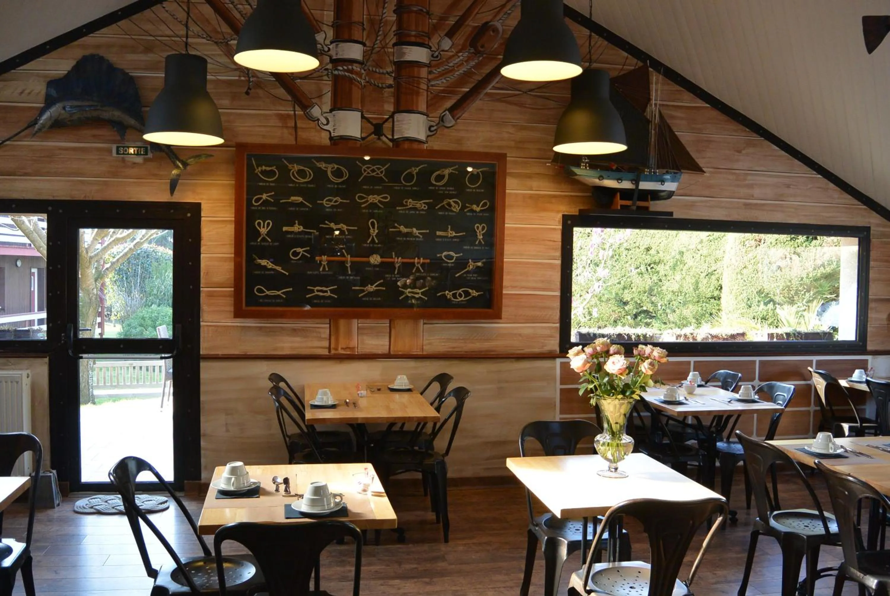 Restaurant/places to eat in Hotel Nuit Et Jour - La Maison de Lucile