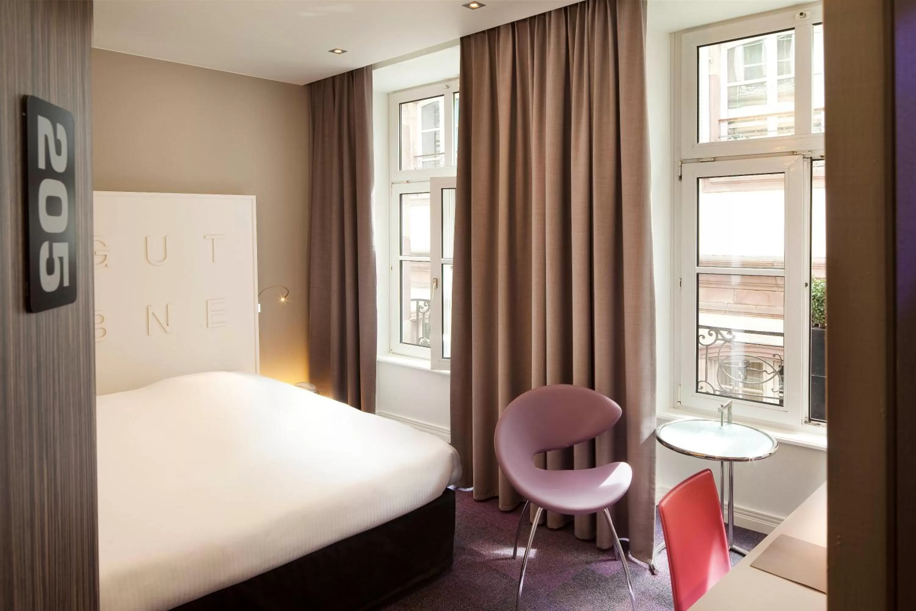 Photo of the whole room, Bed in Hôtel Gutenberg