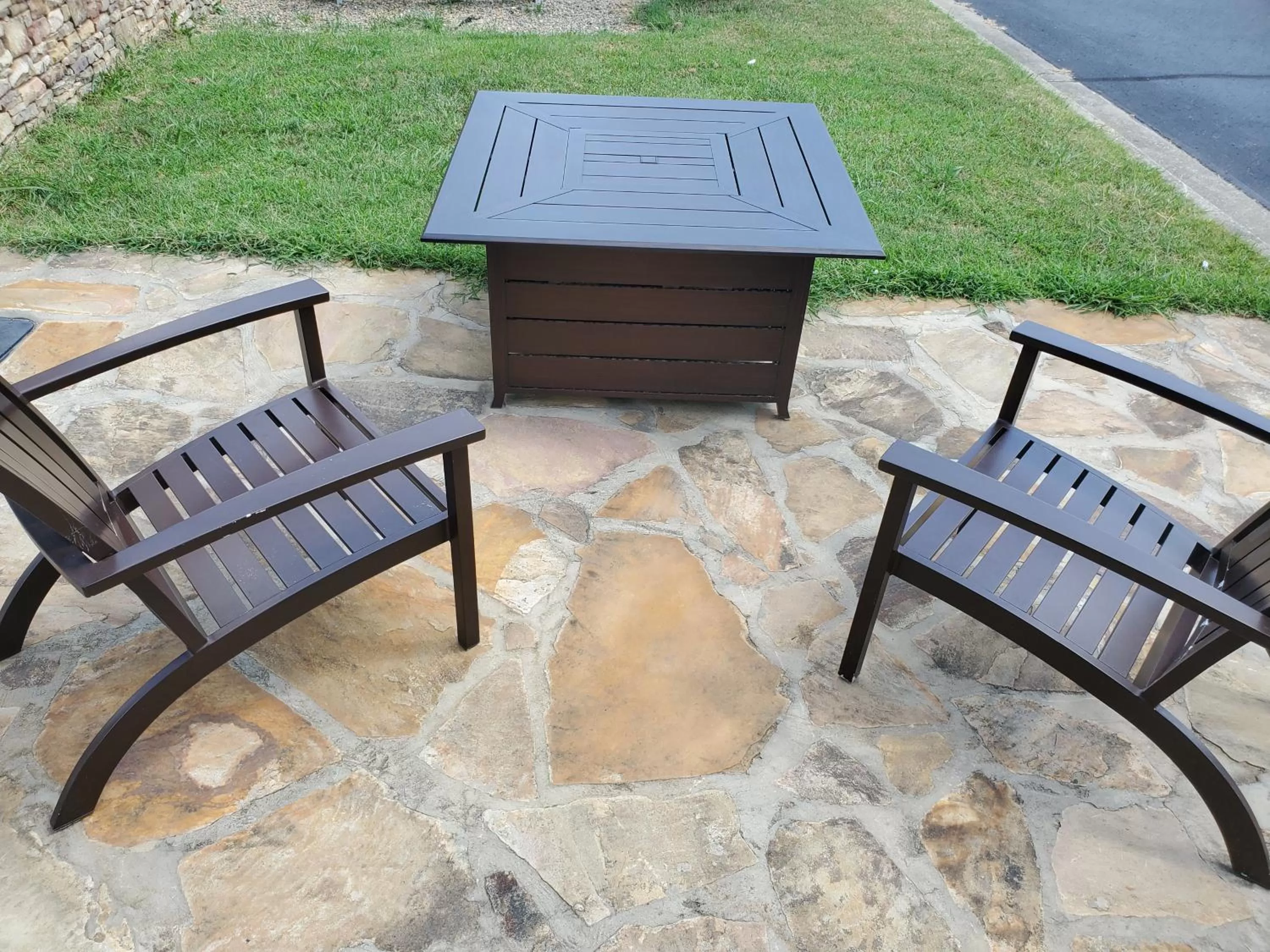 Patio in Colonial House Motel