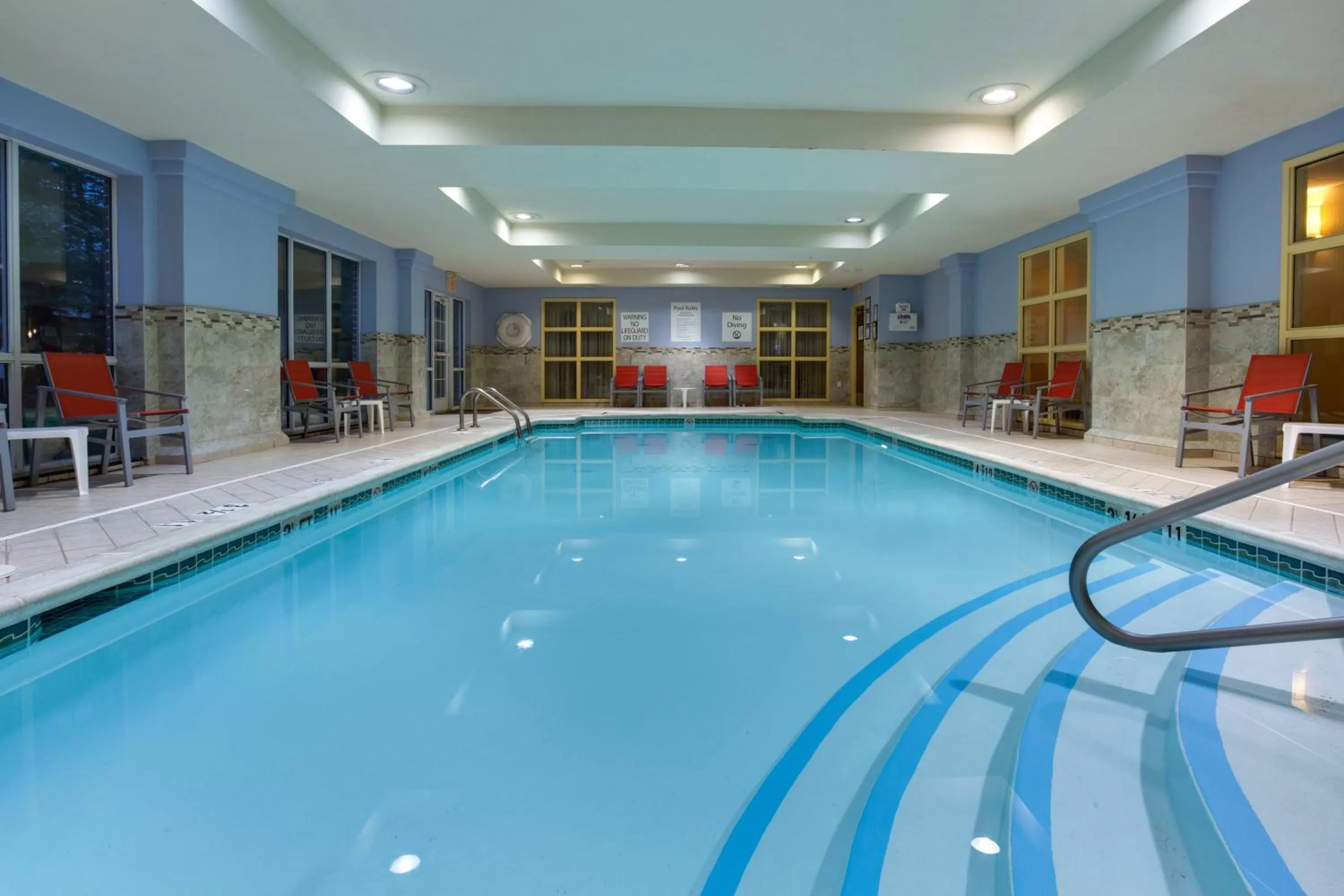 Swimming pool in Holiday Inn Express Tower Center New Brunswick by IHG