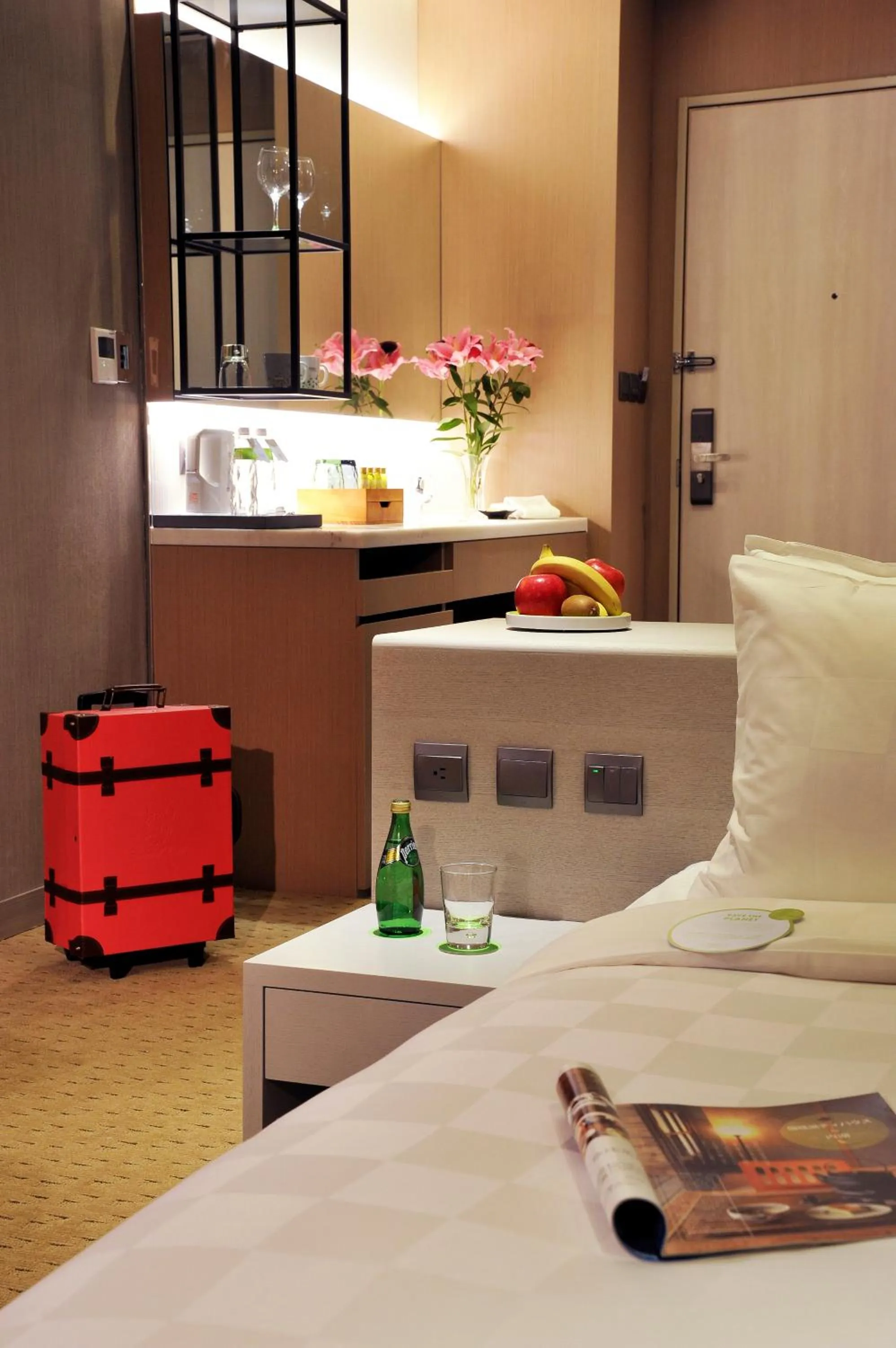 Photo of the whole room, Bed in Taipei 101 SPARKLE Hotel