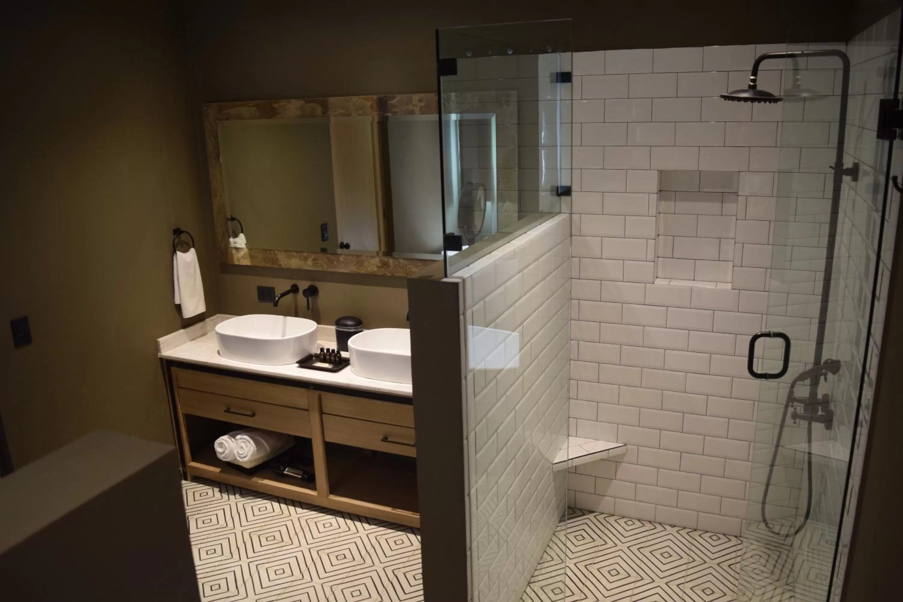 Coffee/tea facilities, Bathroom in Hotel Bouquet (Adults Only)