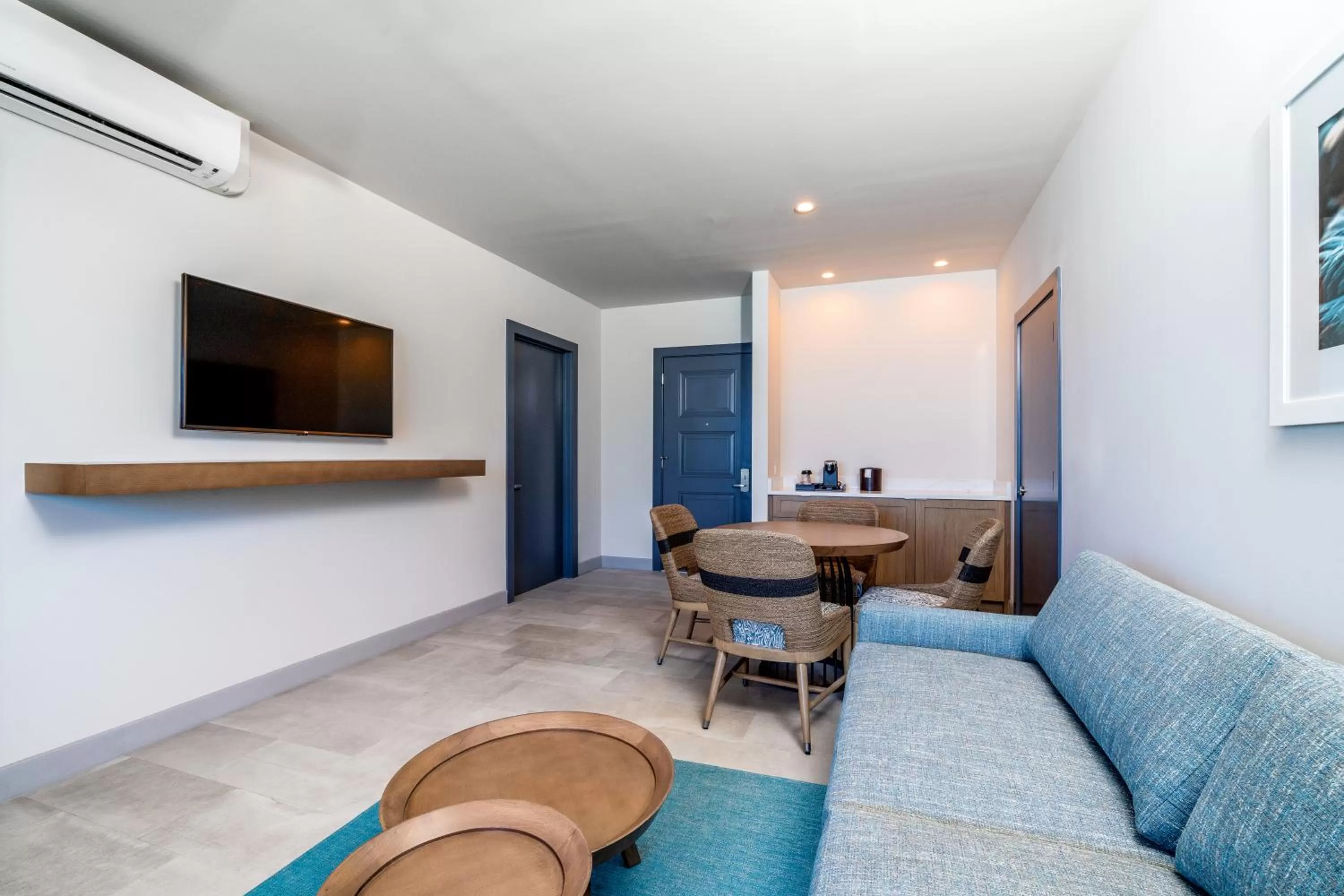 Living room in Chesapeake Beach Resort