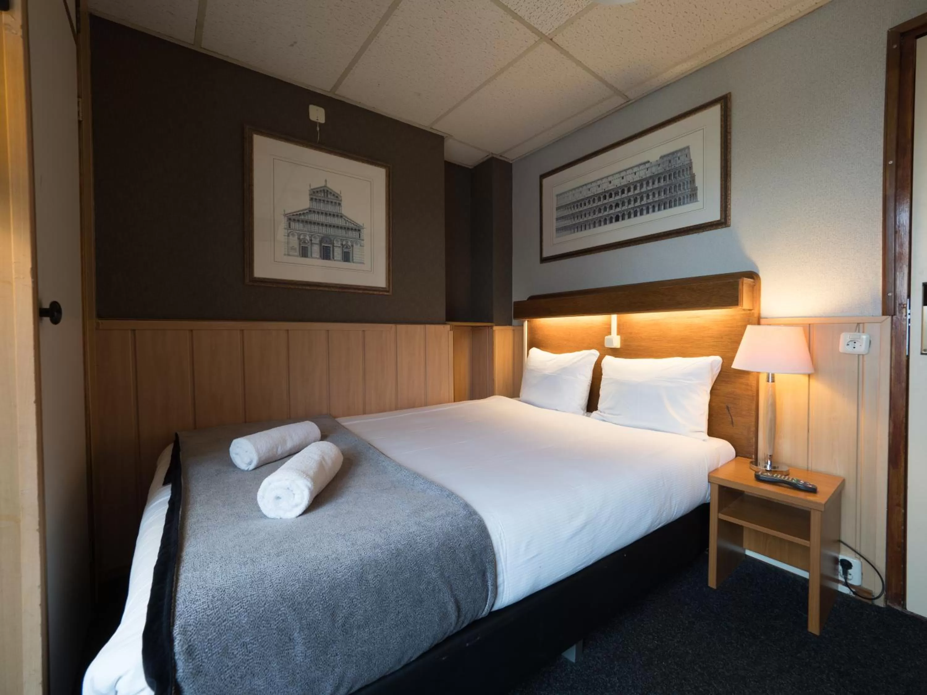 Bed in Di-Ann City Centre Hotel