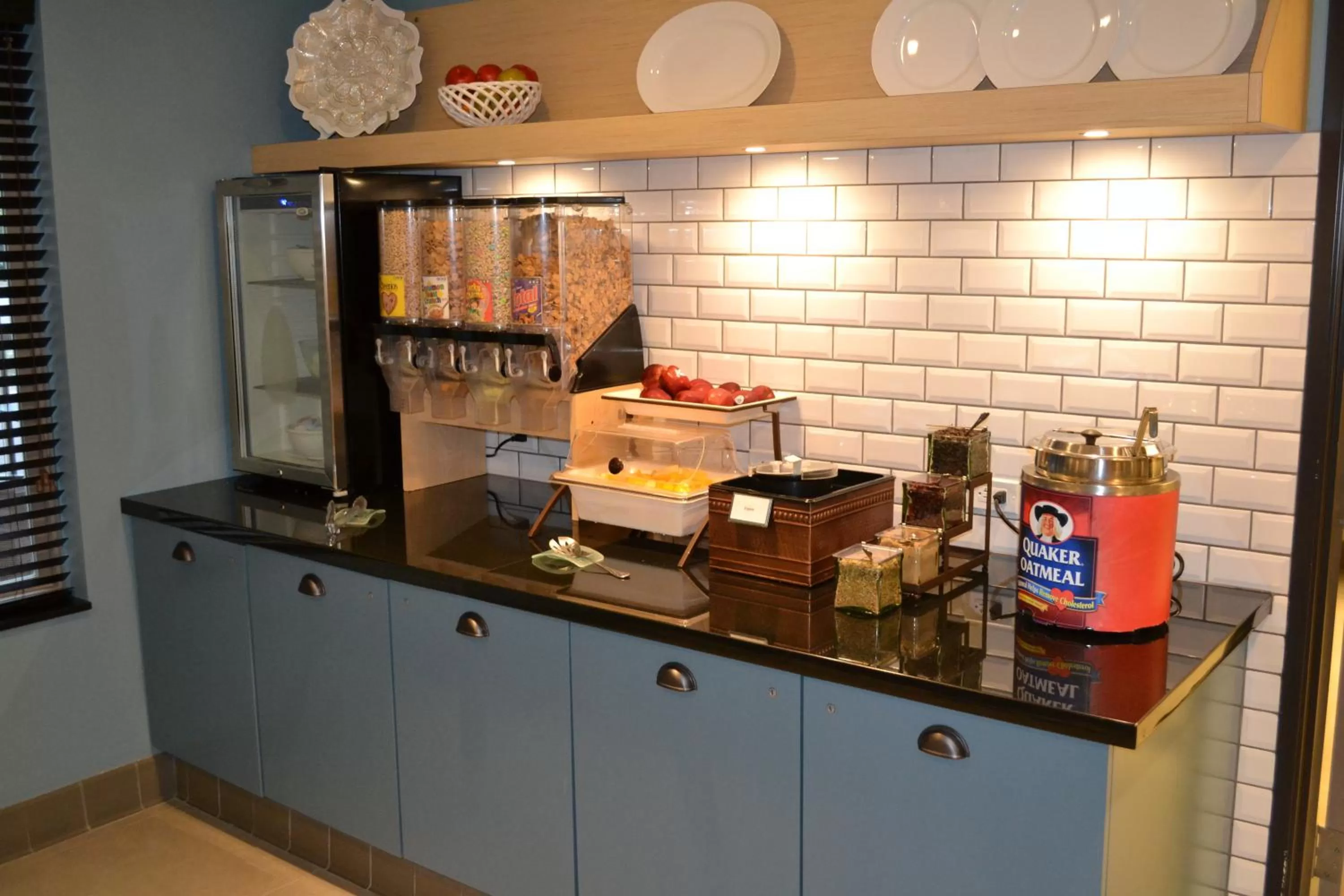 Food in Country Inn & Suites by Radisson Roseville - St Paul