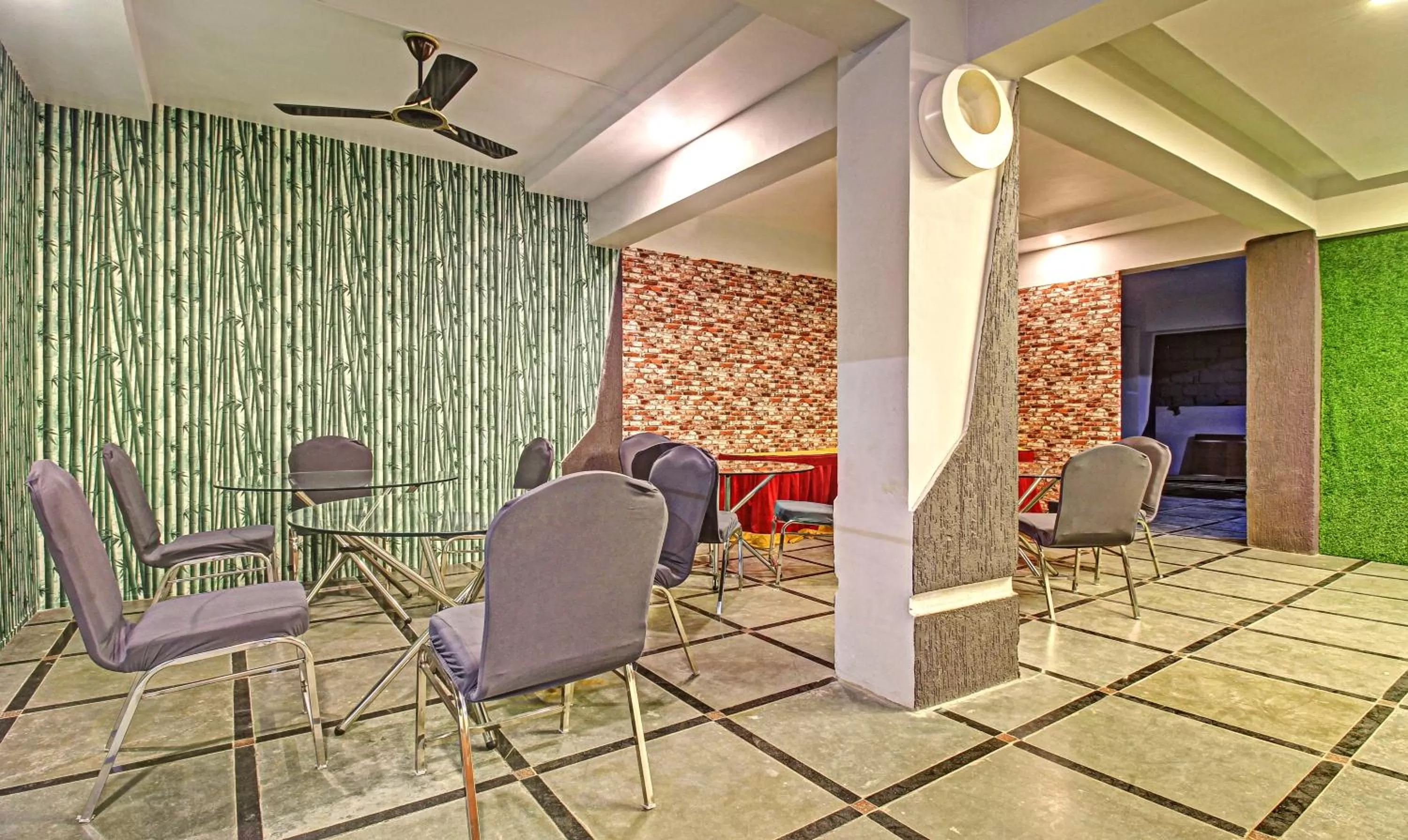 Seating area in Itsy Hotels Sunrise Grand, Hitech City