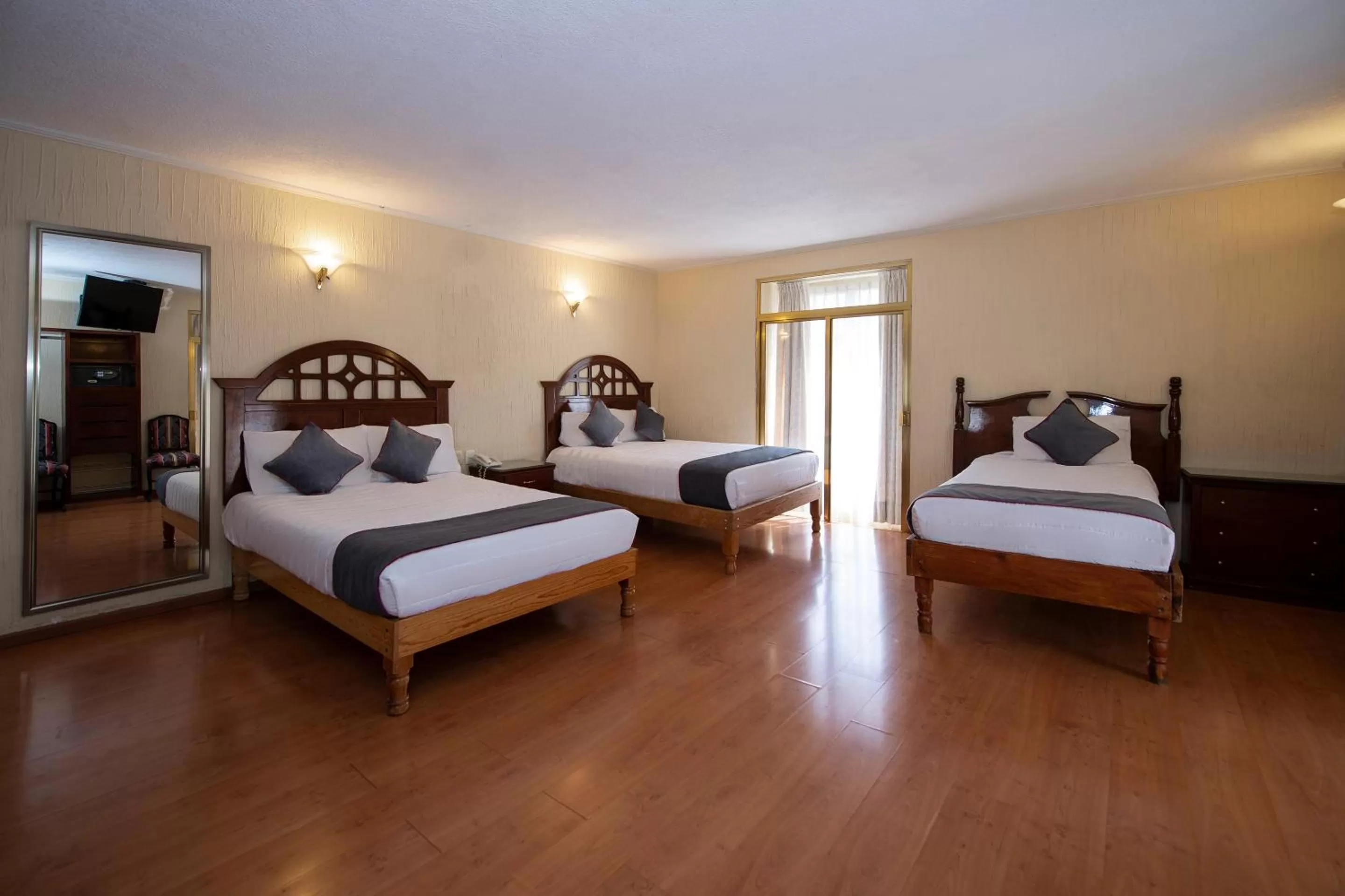 Bedroom, Bed in Hotel Senorial