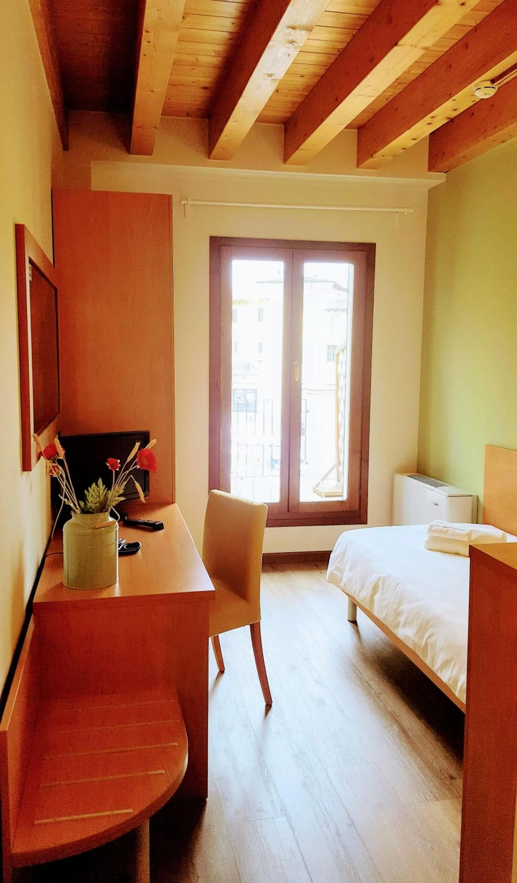 Photo of the whole room, Bed in Locanda Avanguardia