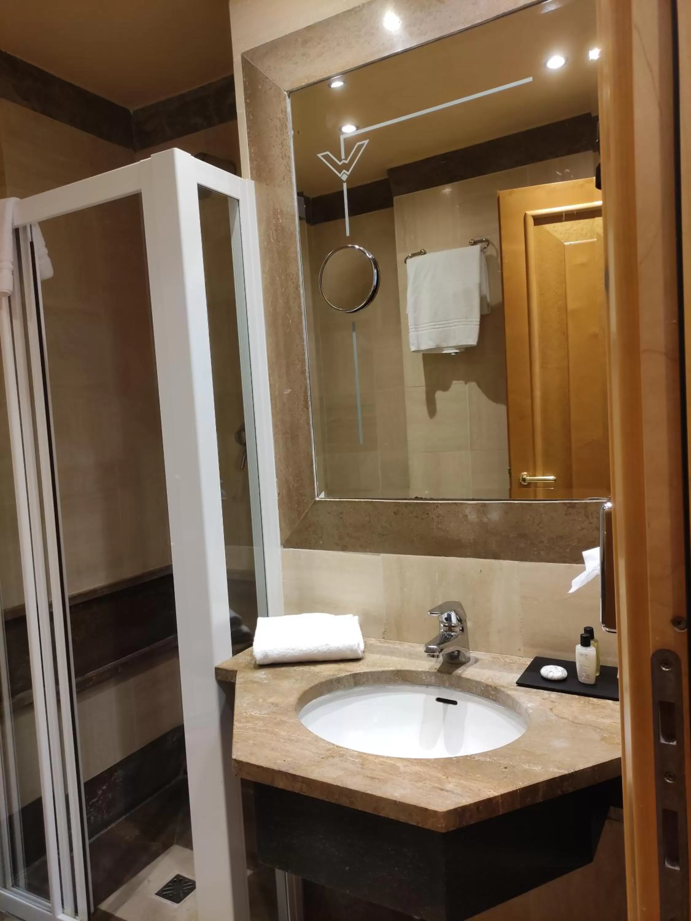 Bathroom in Hotel White