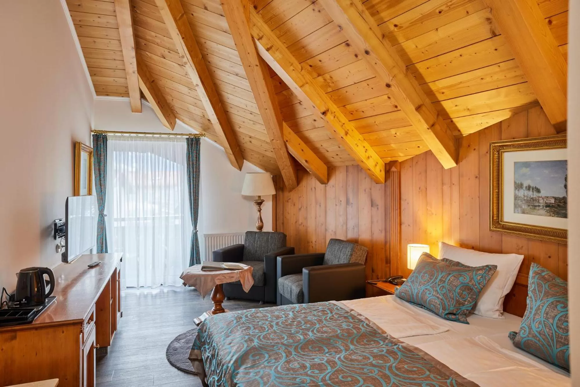 Photo of the whole room in Atlas Posthotel