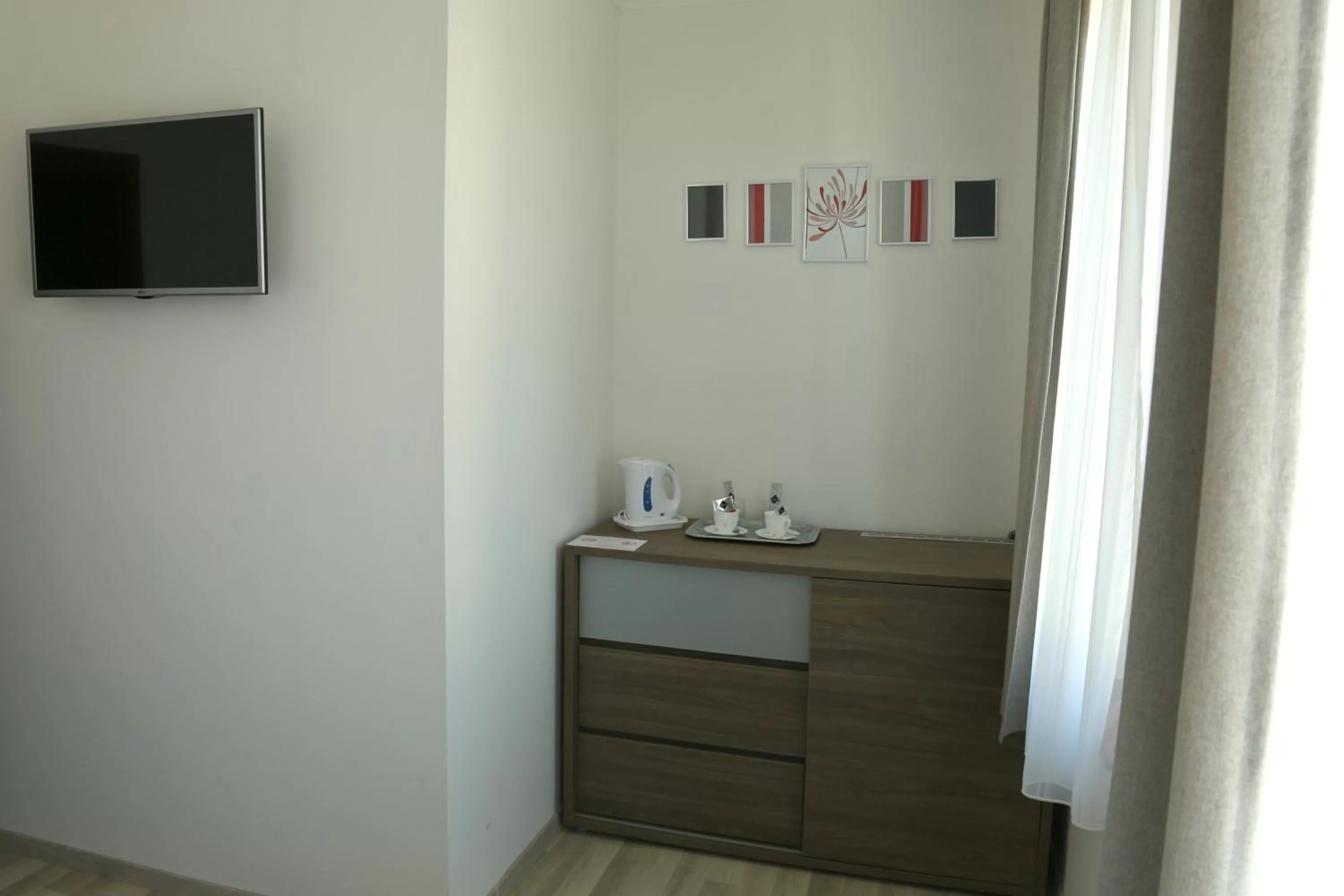 TV/Entertainment Center in Sugó Panzió