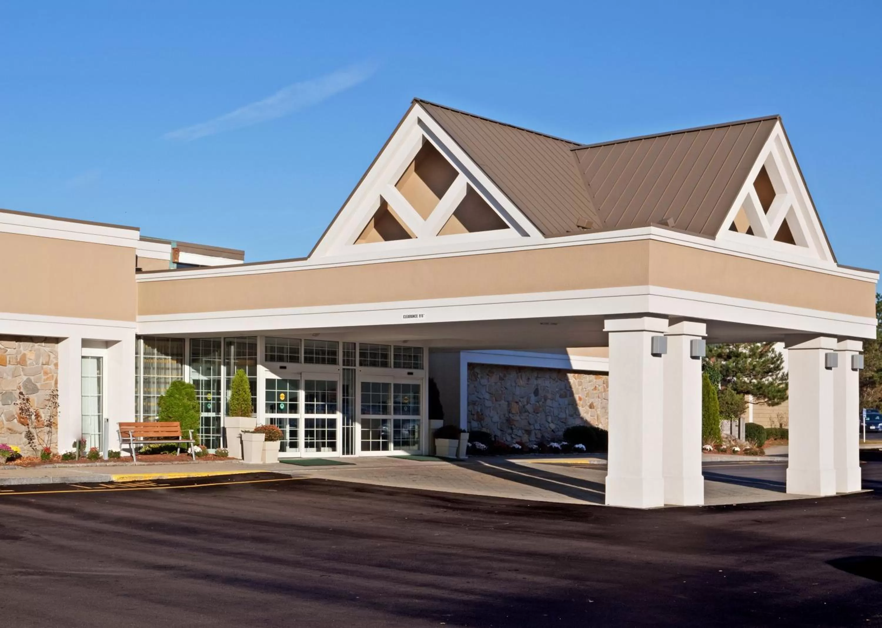 Property building in enVision Hotel & Conference Center Mansfield-Foxboro