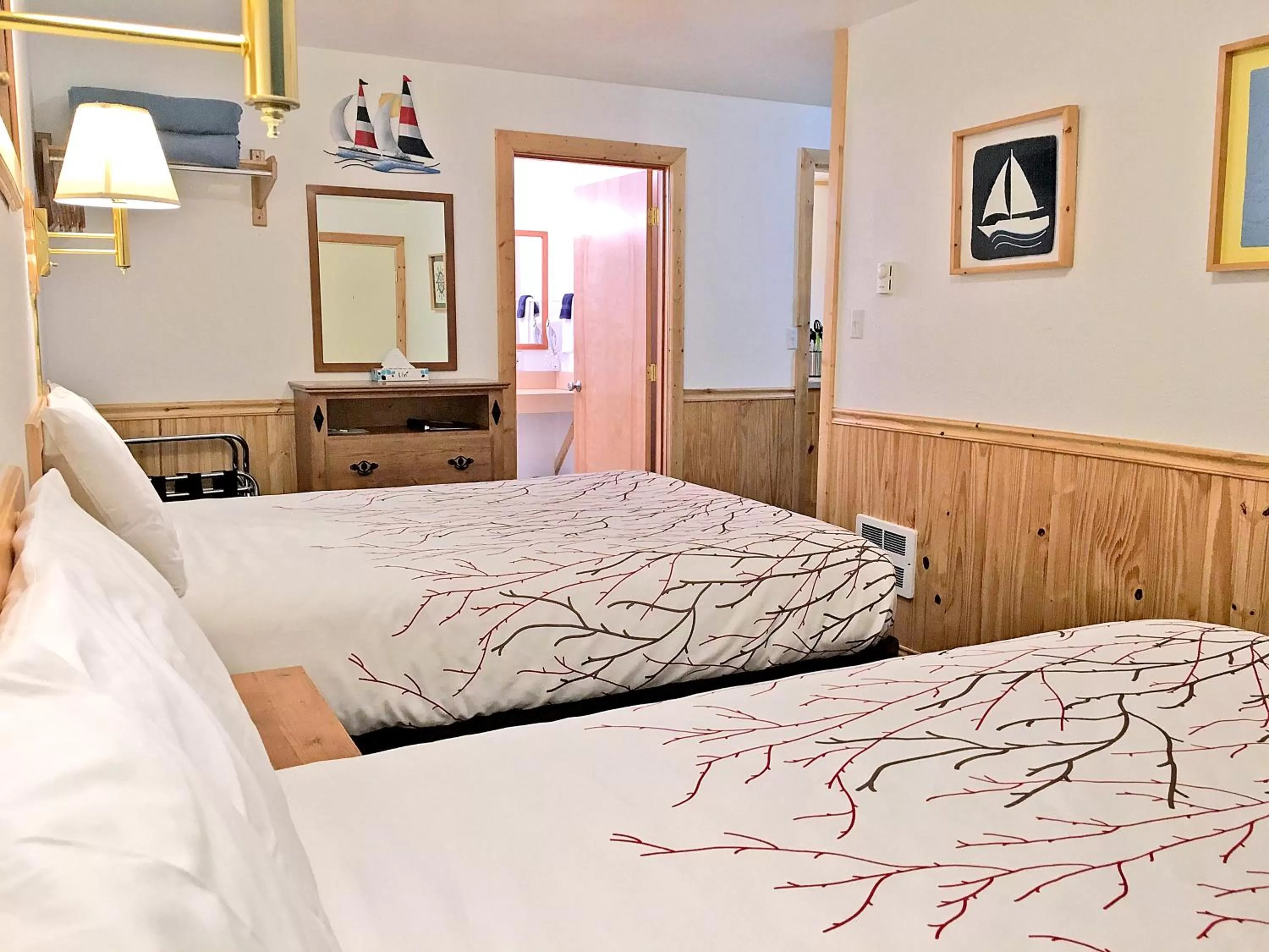 Bed in Park Motel and Cabins