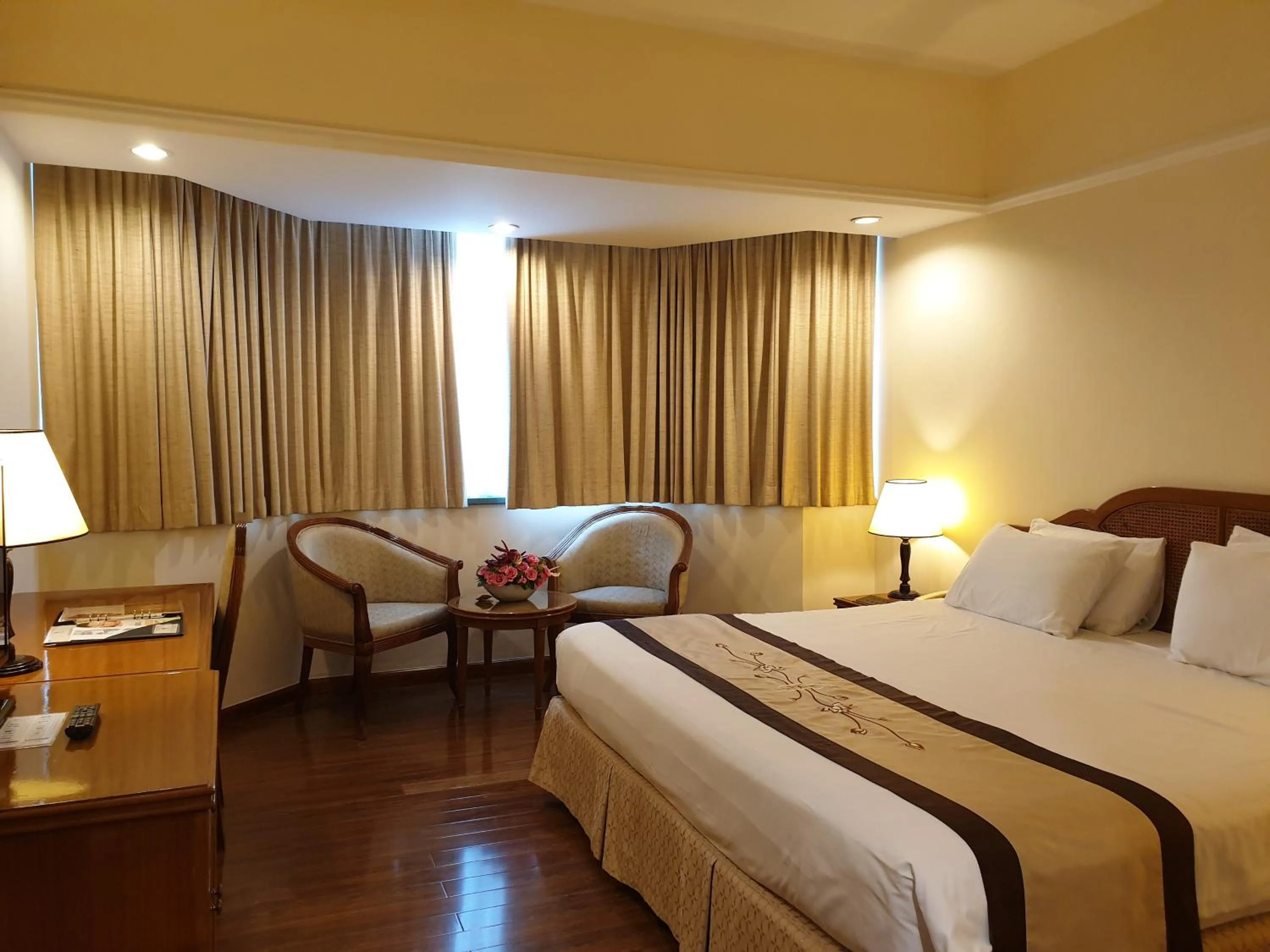 Photo of the whole room, Bed in Ramana Saigon Hotel